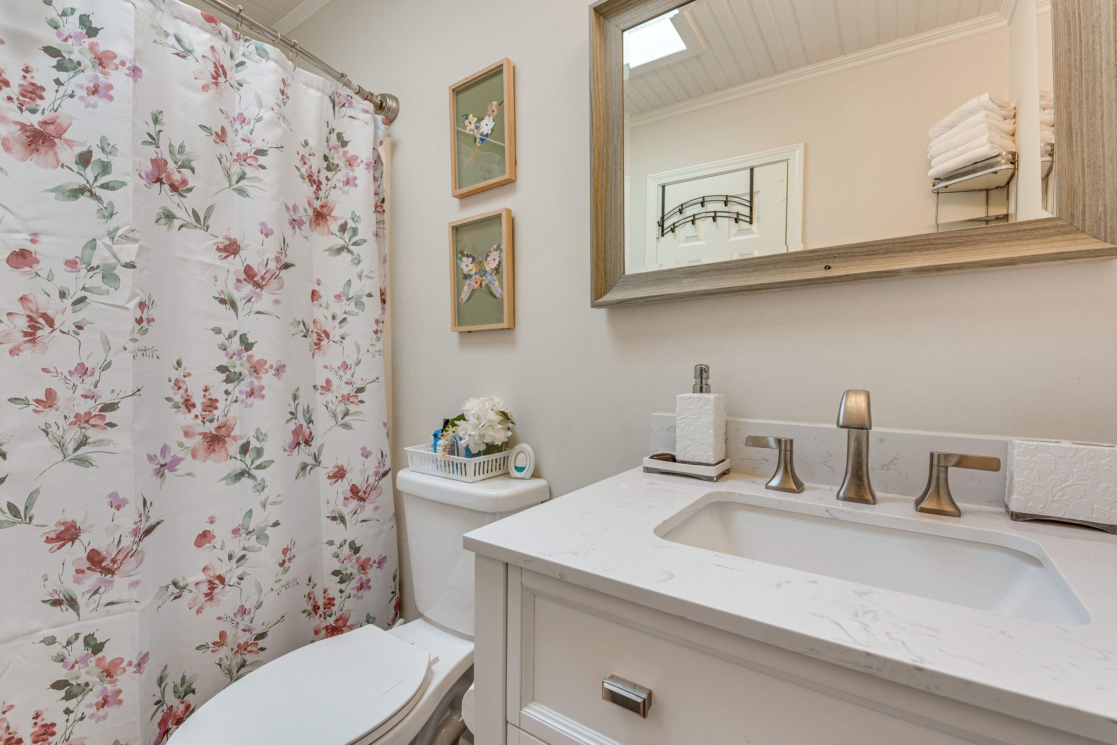 Full Bathroom | 2nd Floor