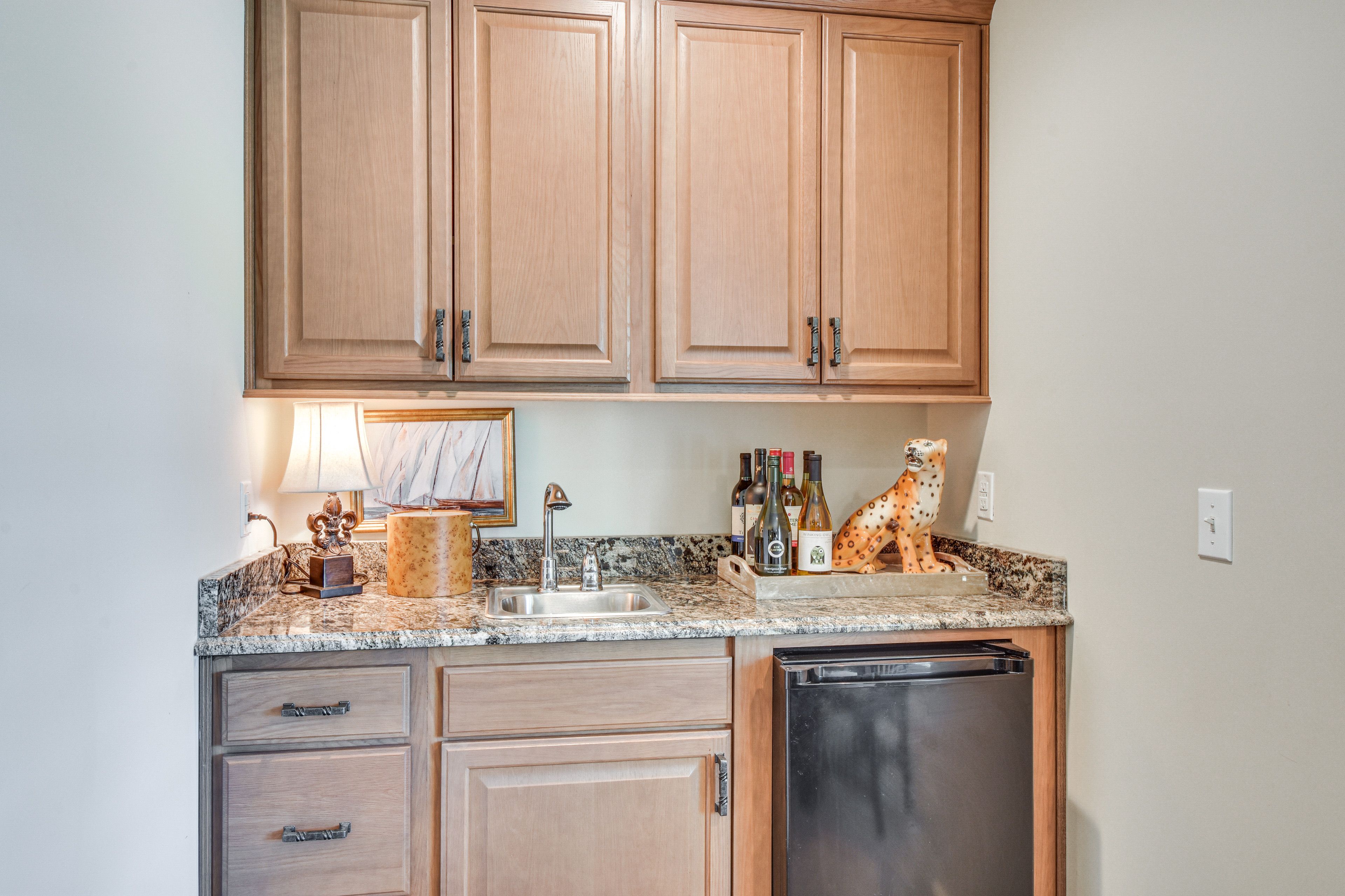 Kitchenette | Lower Floor