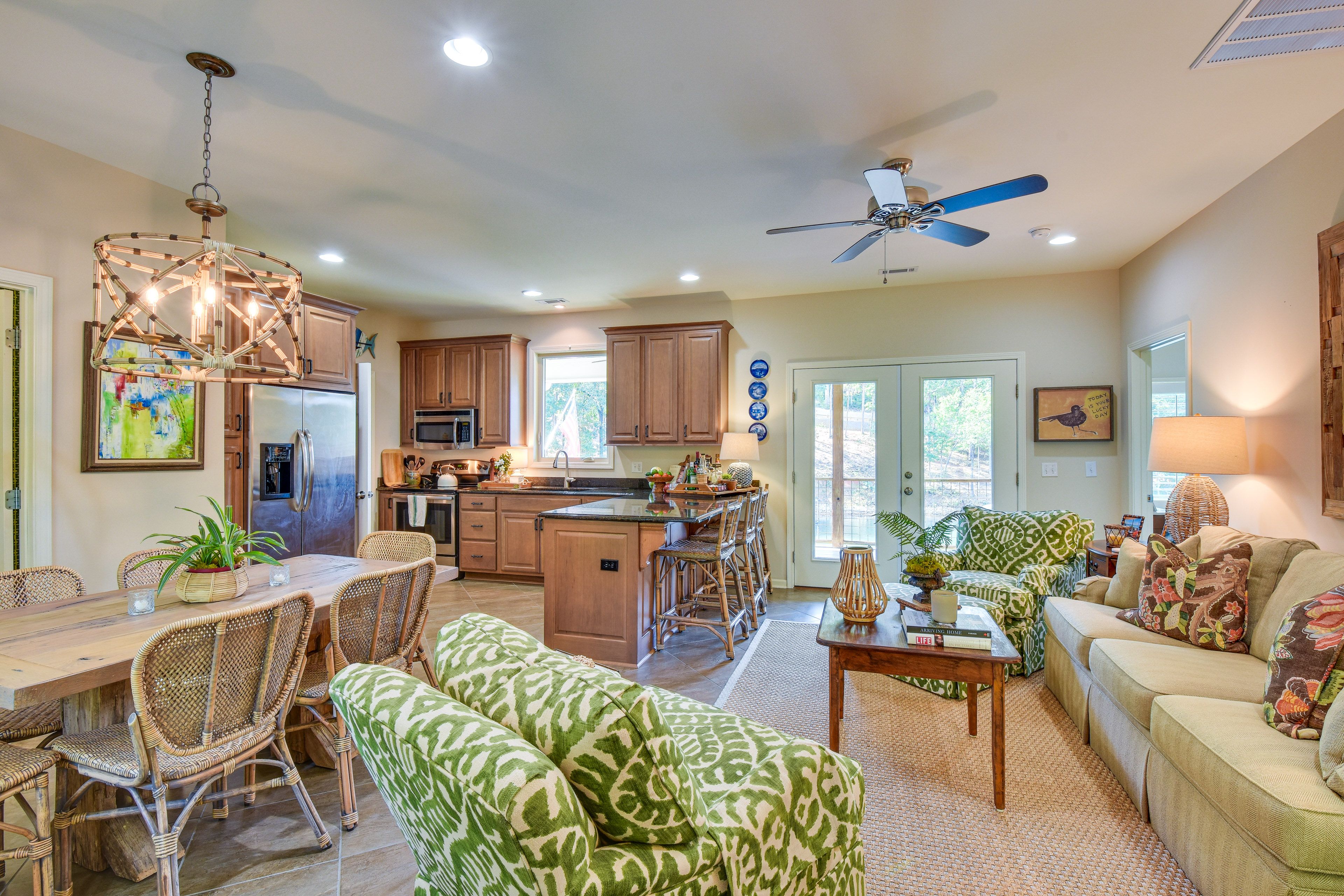 Living Room | Free WiFi | Central Heating & A/C | Smart TV | Main Floor