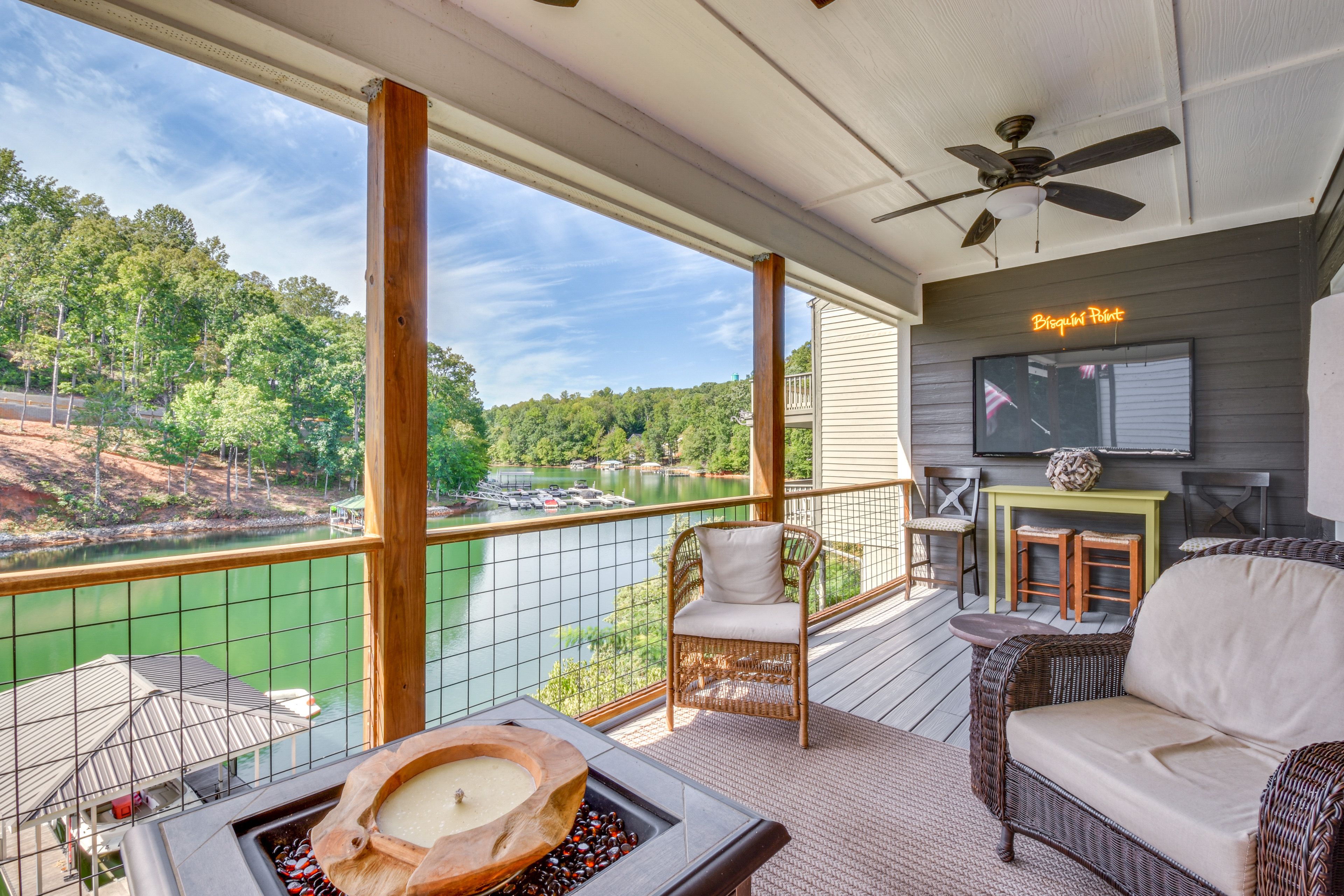 Seneca Vacation Rental | 3BR | 2.5BA | 2,000 Sq Ft | 2 Steps to Enter