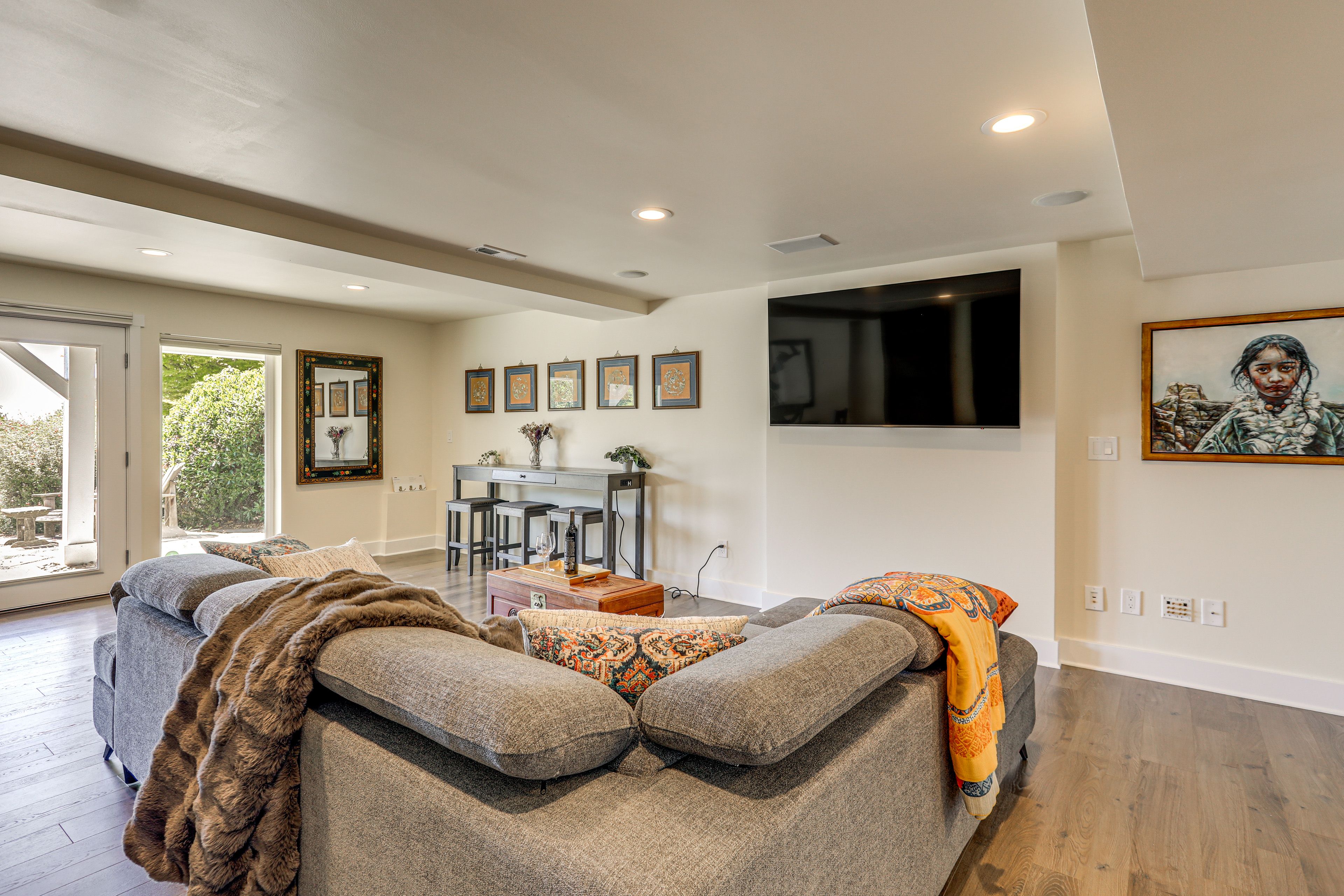 Living Room | Queen Sleeper Sofa | Breakfast Bar