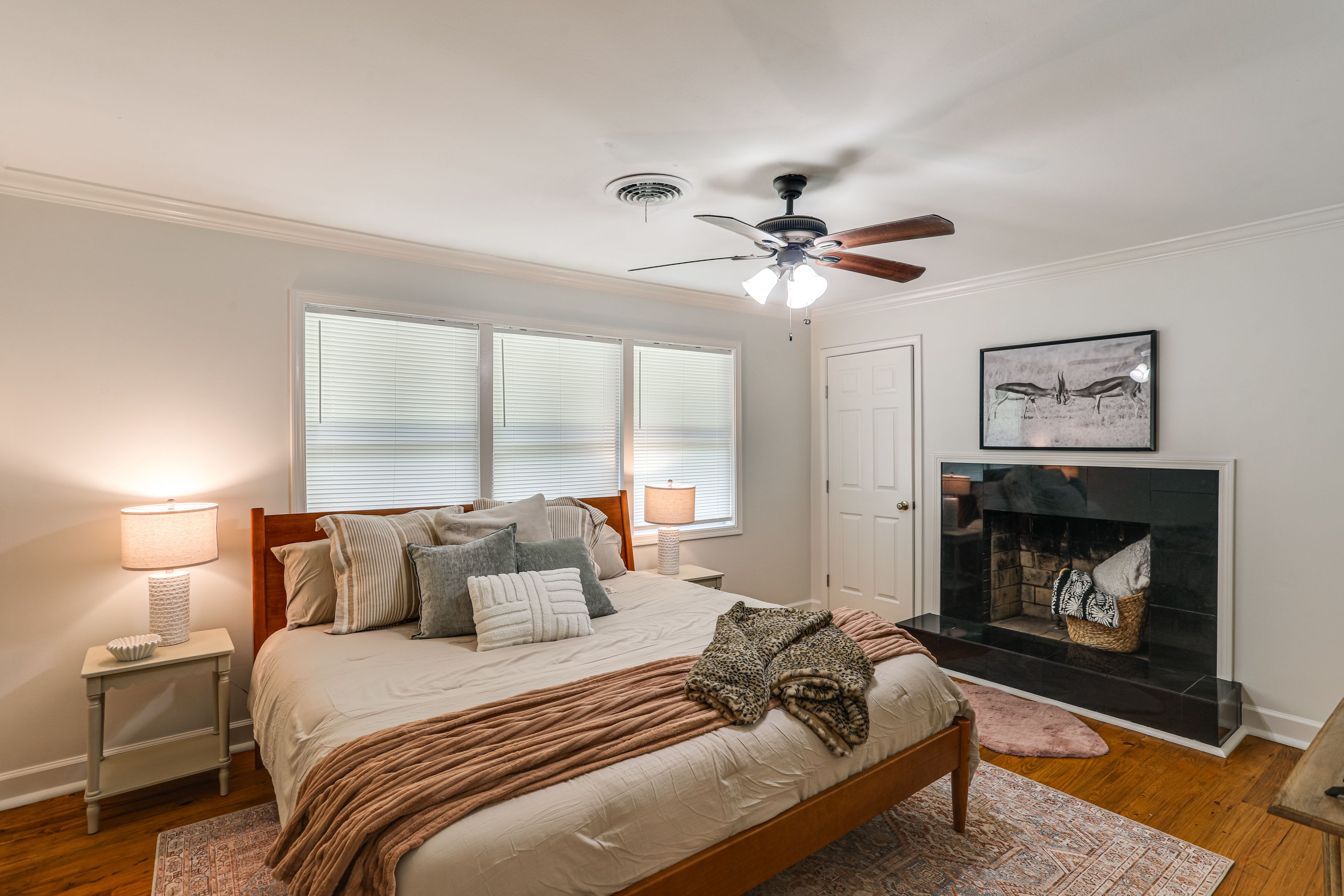 Bedroom 1 | King Bed