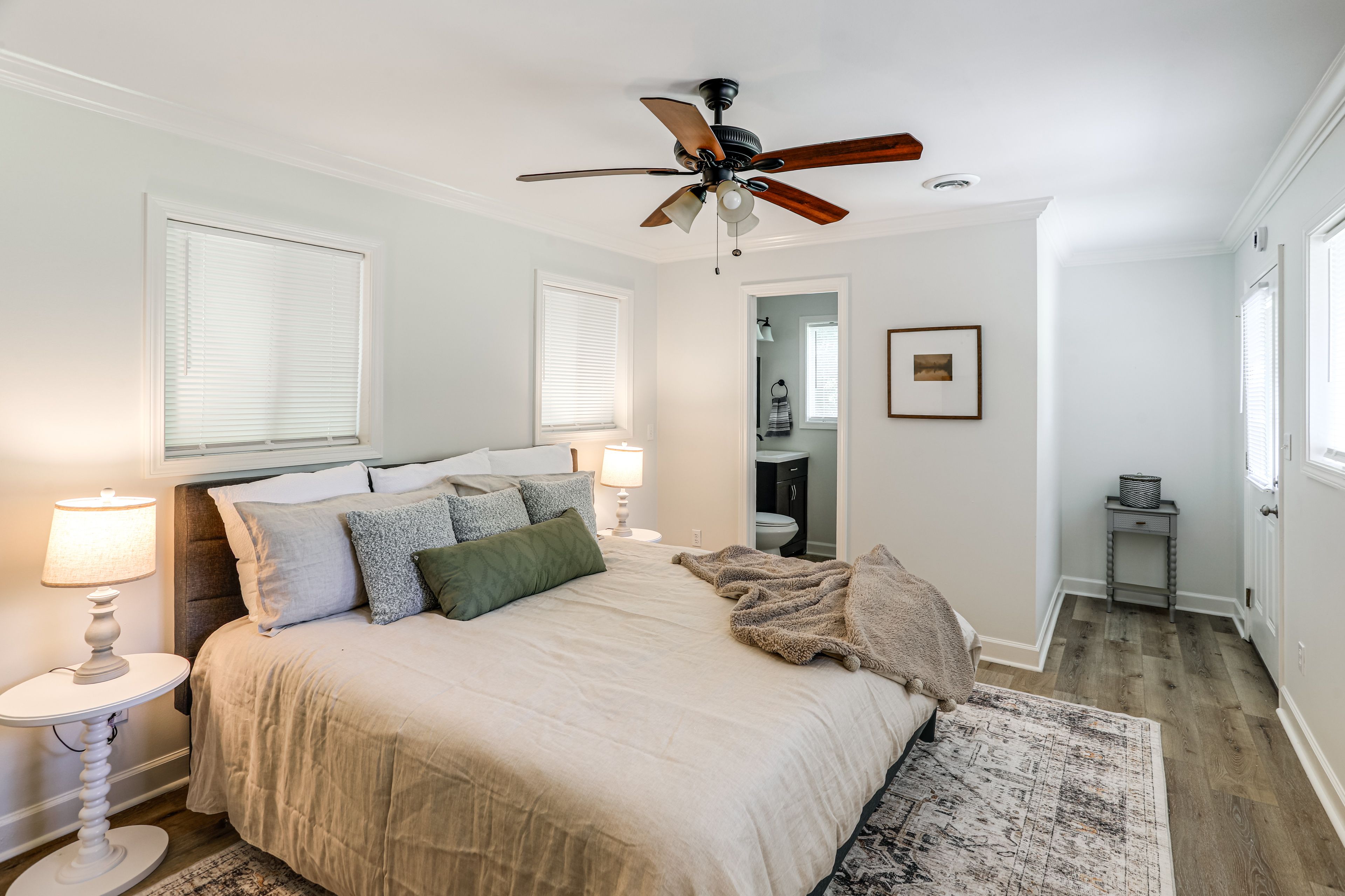 Bedroom 2 | Queen Bed