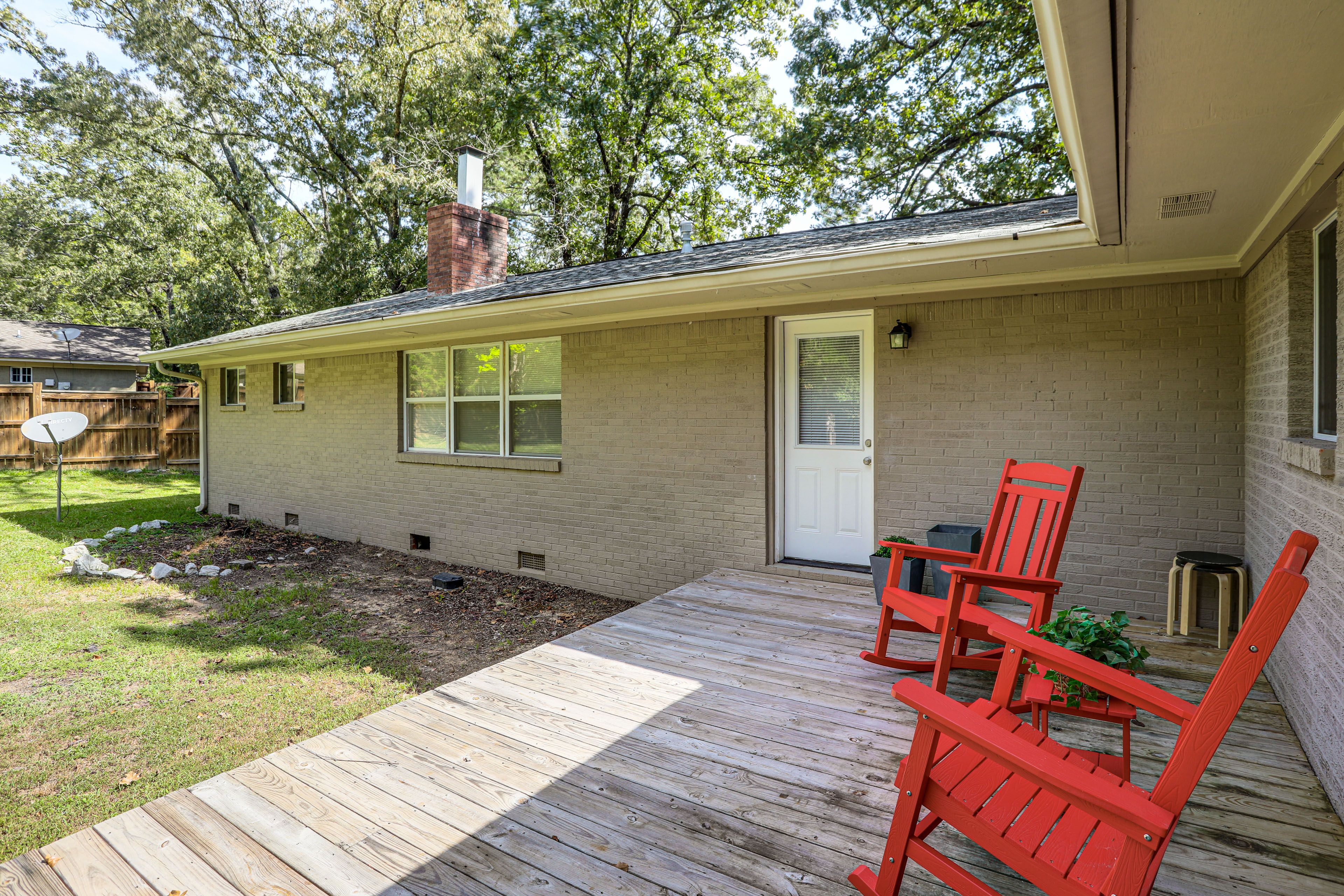 Porch | 0.9 Mi to Vaught Hemingway Stadium
