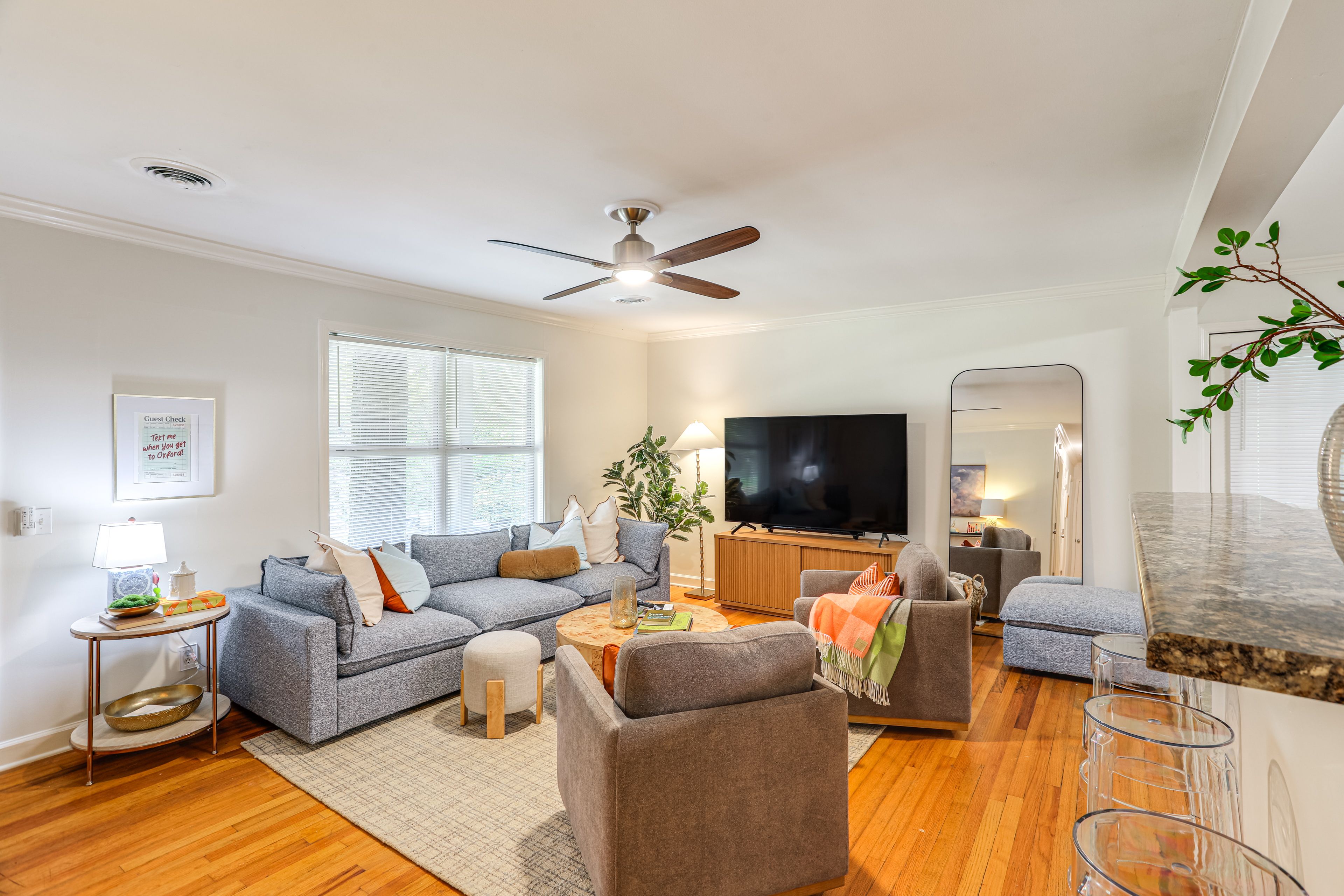 Living Room | Free WiFi | Smart TV | Central A/C