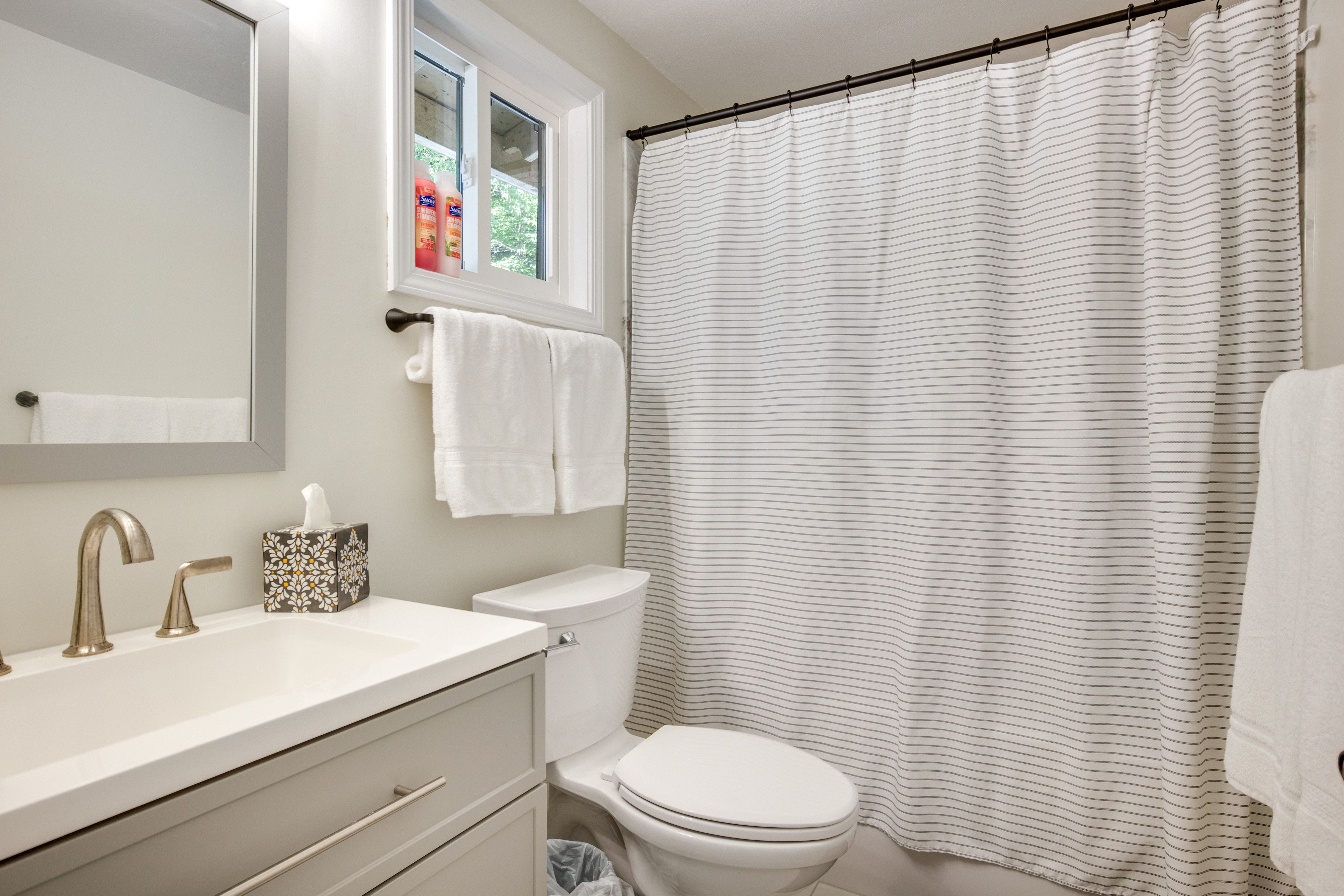 Full Bathroom | 1st Floor