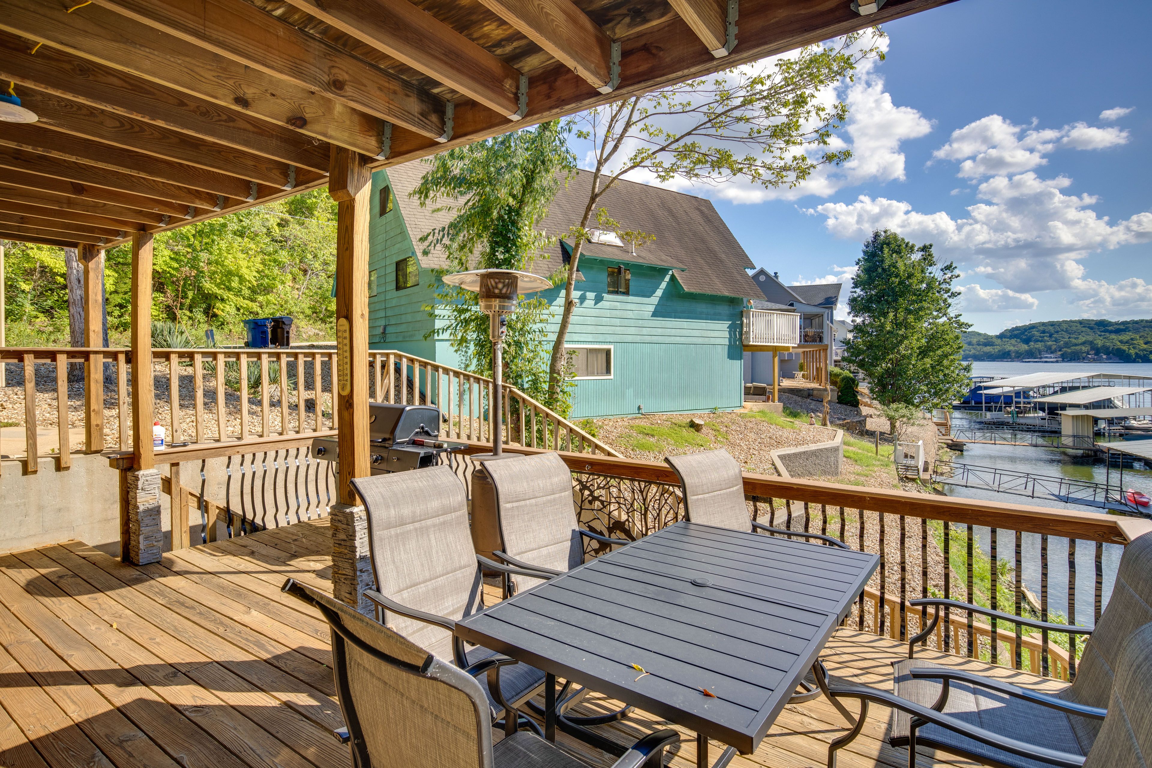 Lower Deck | Gas Grill | Outdoor Dining