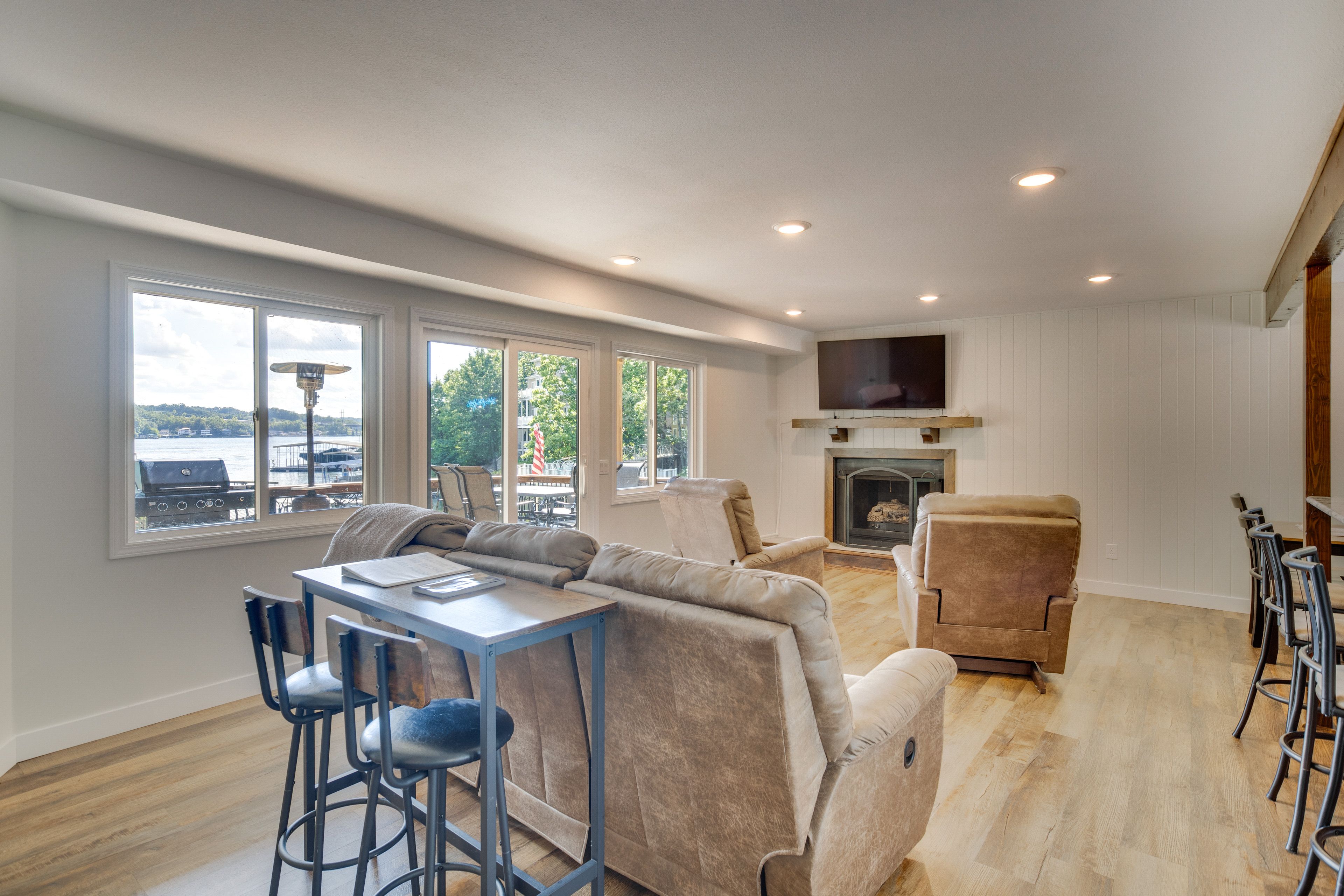 Living Room | 1st Floor | Smart TV | Fireplace | Central Heating & A/C