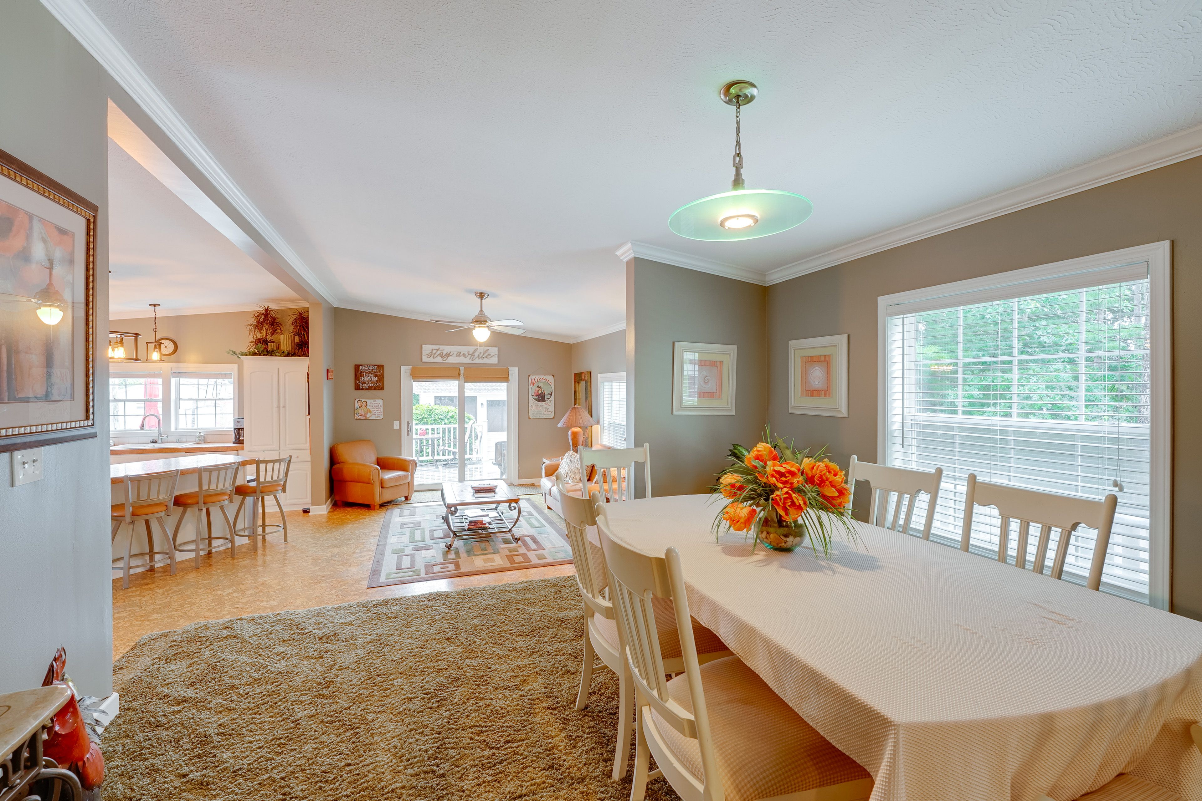 Dining Area | Dishware/Flatware
