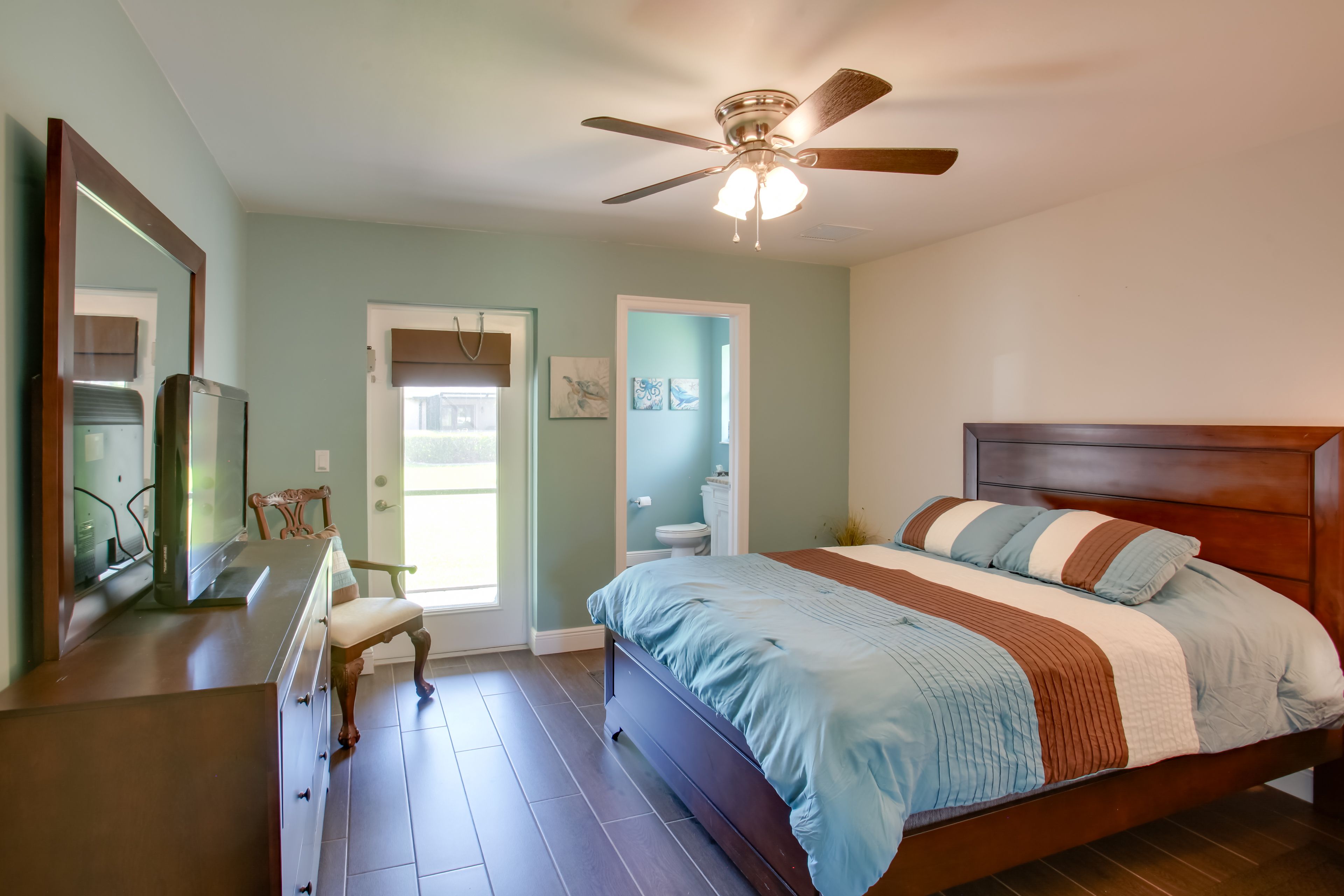 Bedroom 2 | Queen Bed | En-Suite Bathroom
