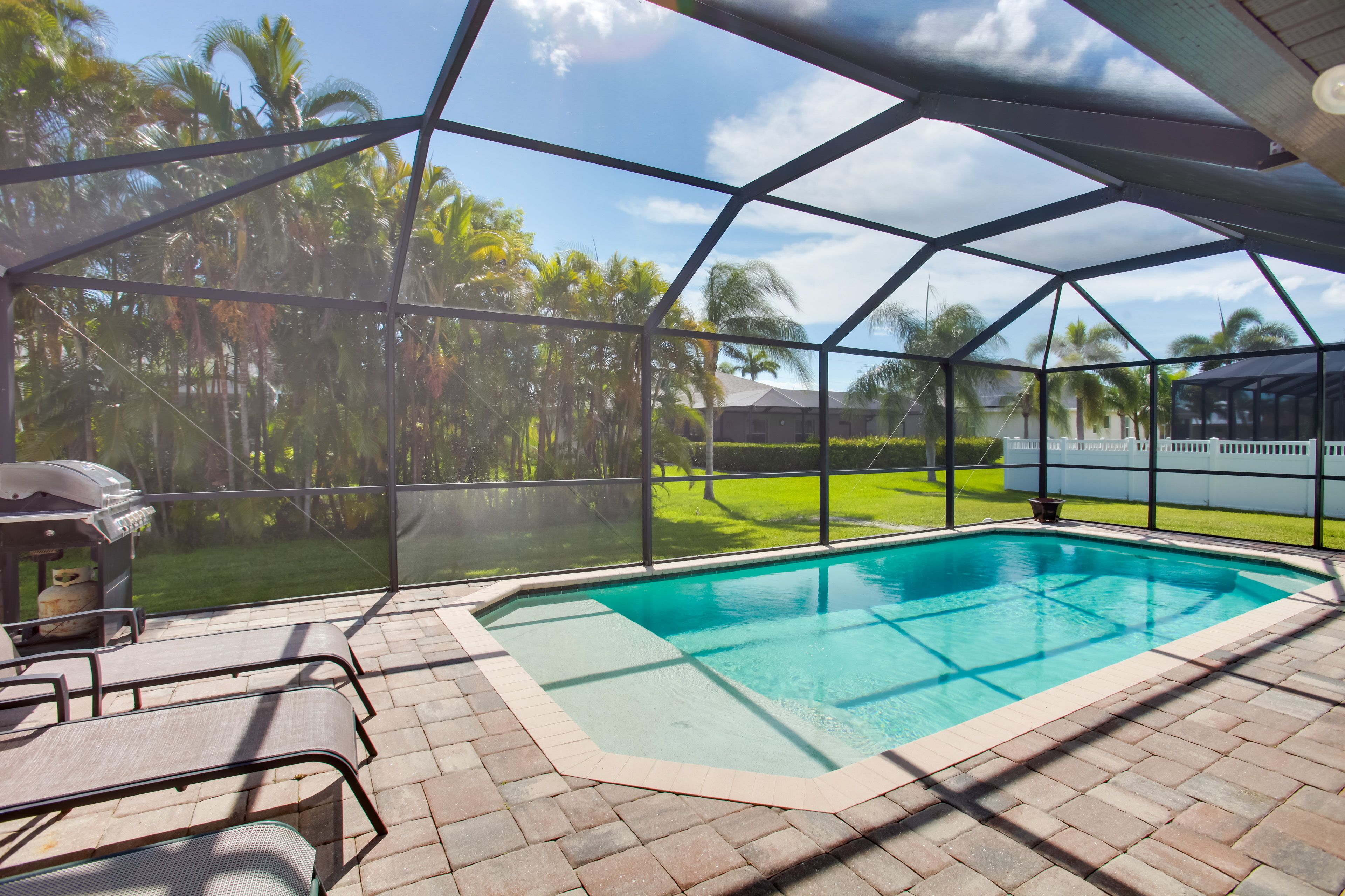 Screened Lanai w/ Pool