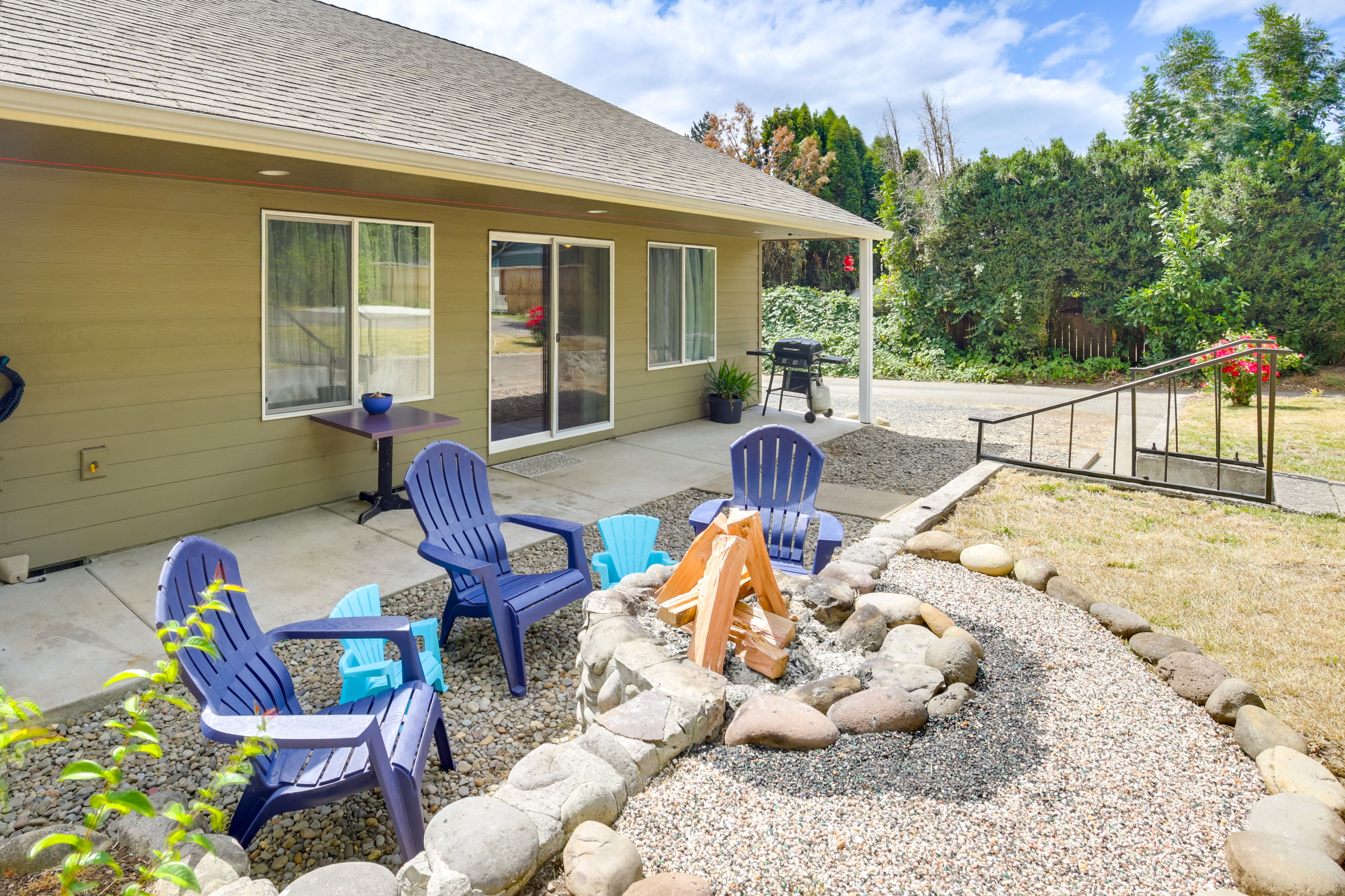 Private Patio | Fire Pit | Outdoor Seating