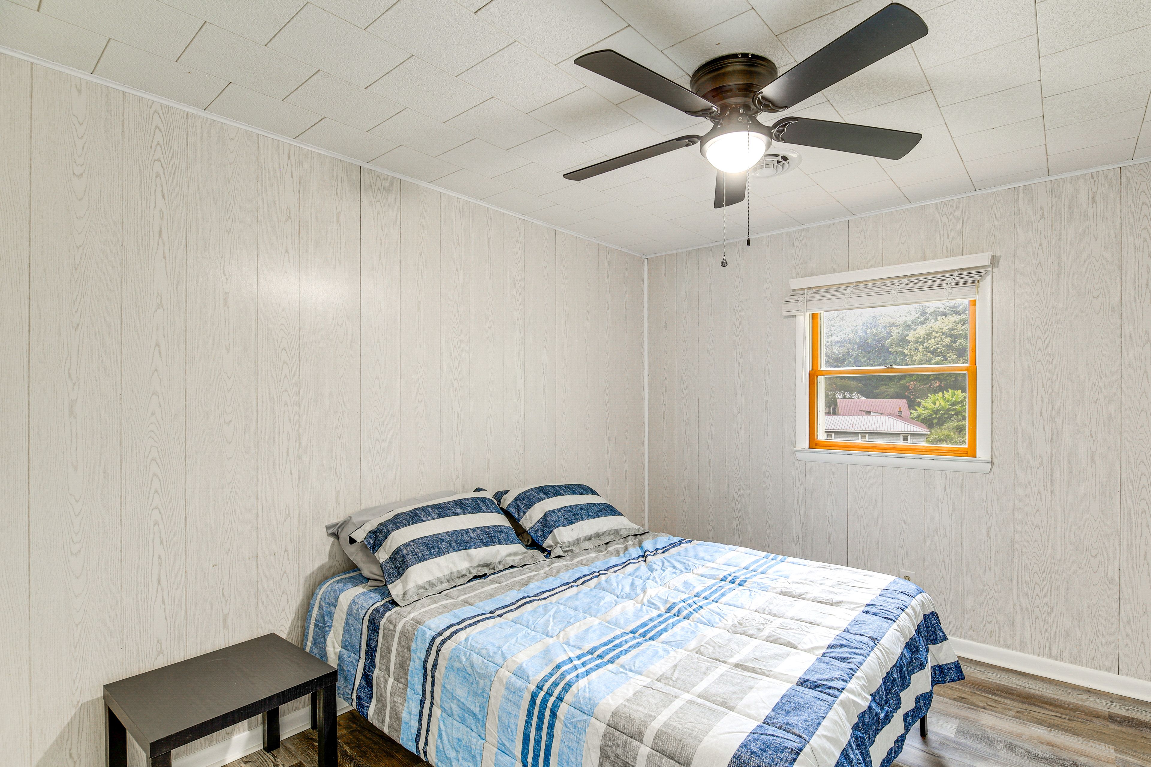 Bedroom 3 | Queen Bed