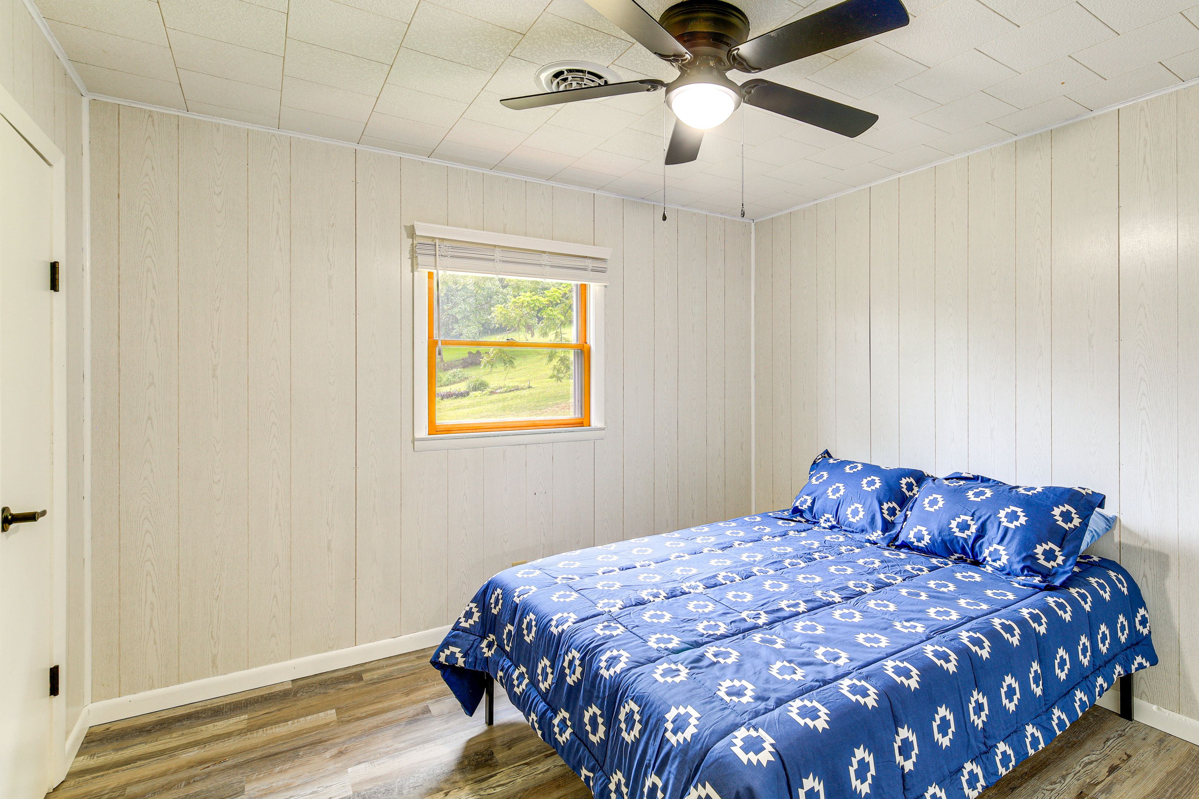 Bedroom 2 | Queen Bed