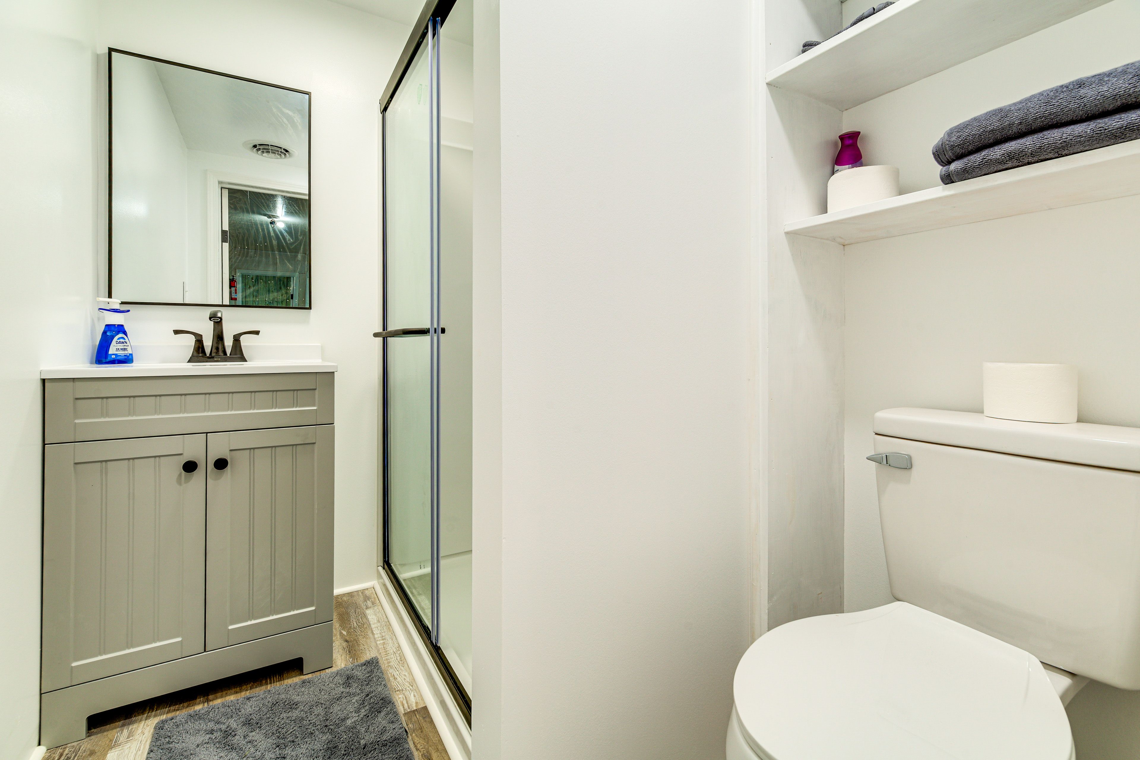Full Bathroom | Towels Provided | Complimentary Toiletries