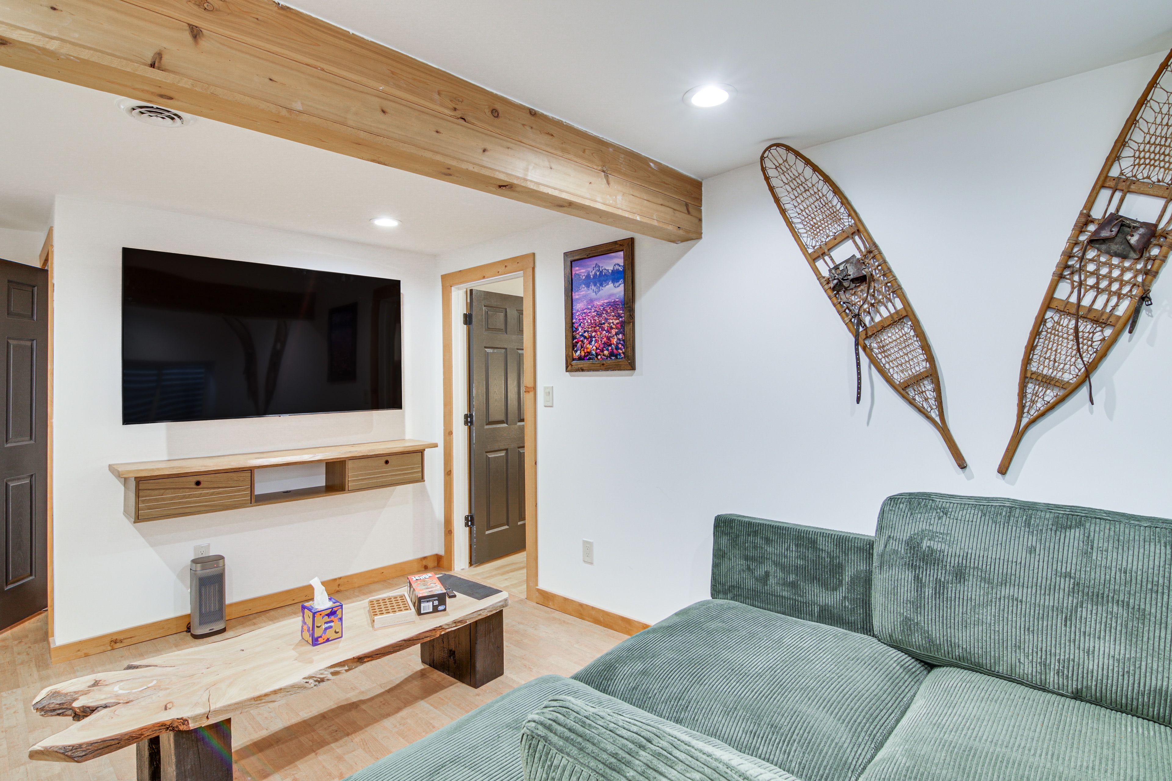 Living Area | Smart TV | Free WiFi | Single-Story Unit