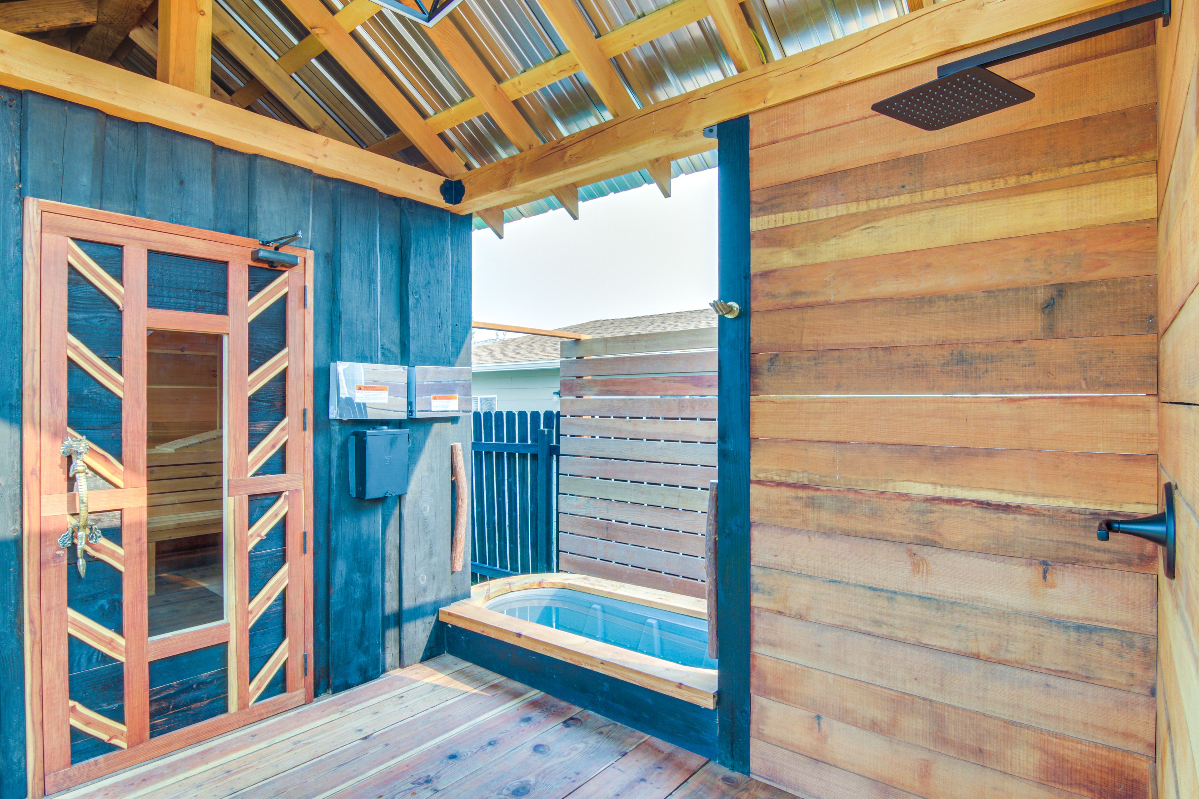 Shared Sauna Area | Outdoor Shower | Cold Plunge (Not Available in Winter)