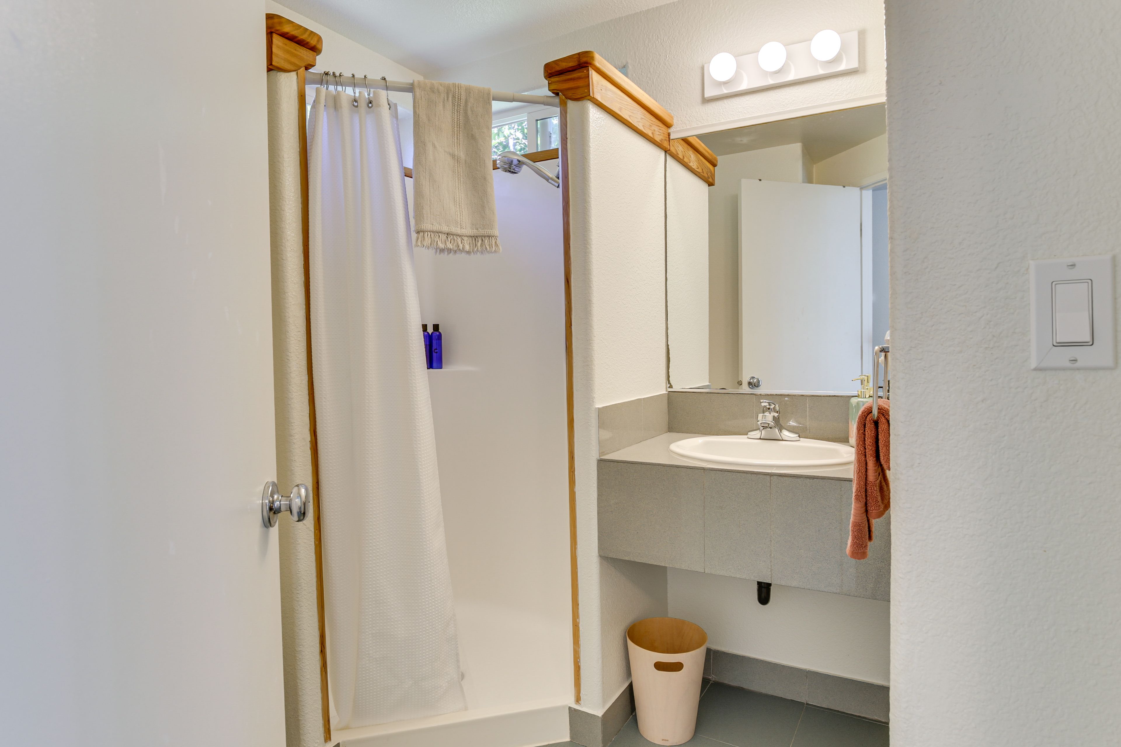 Full Bathroom | 1st Floor