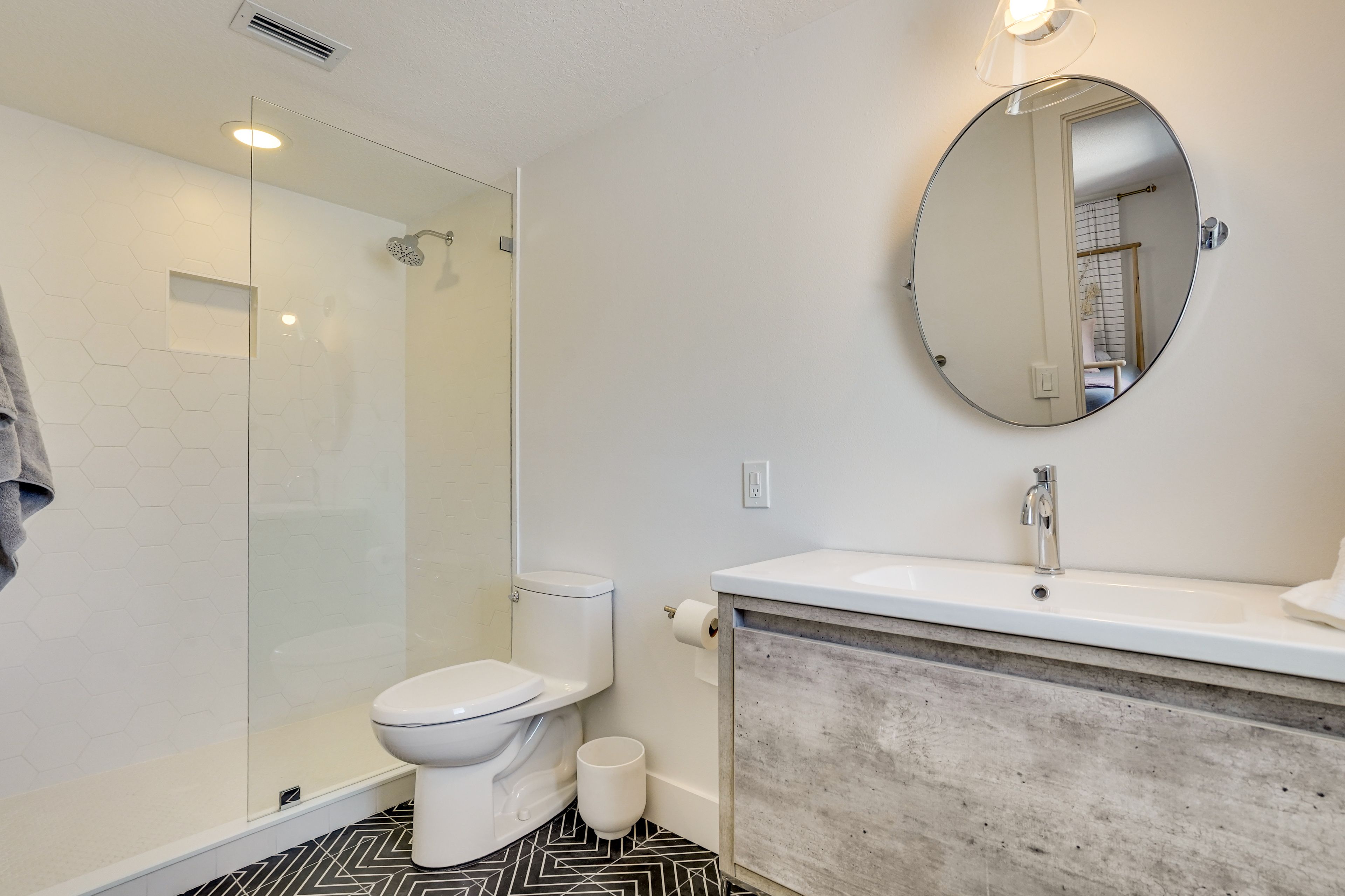 Full Bathroom | 1st Floor