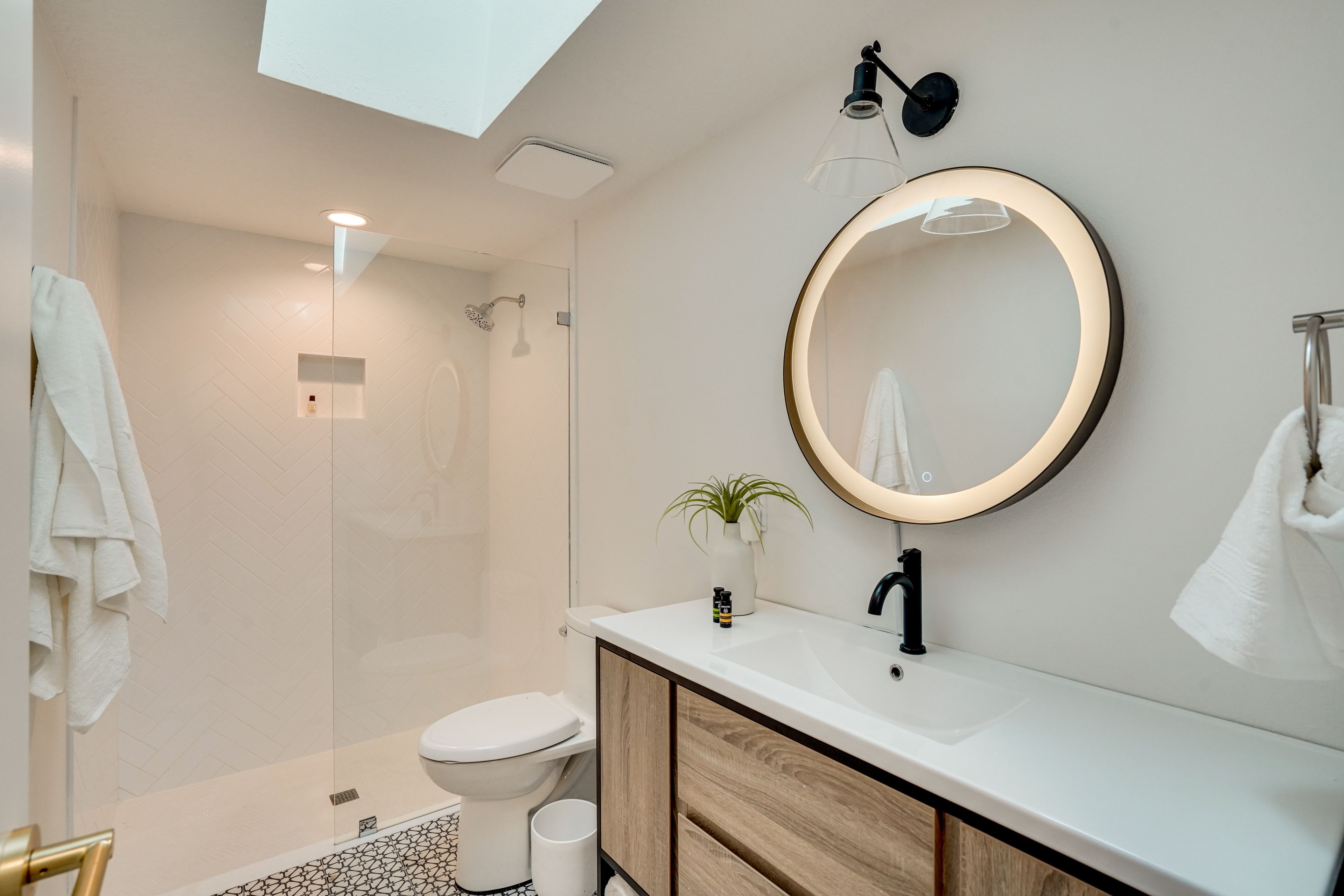 Full Bathroom | 1st Floor