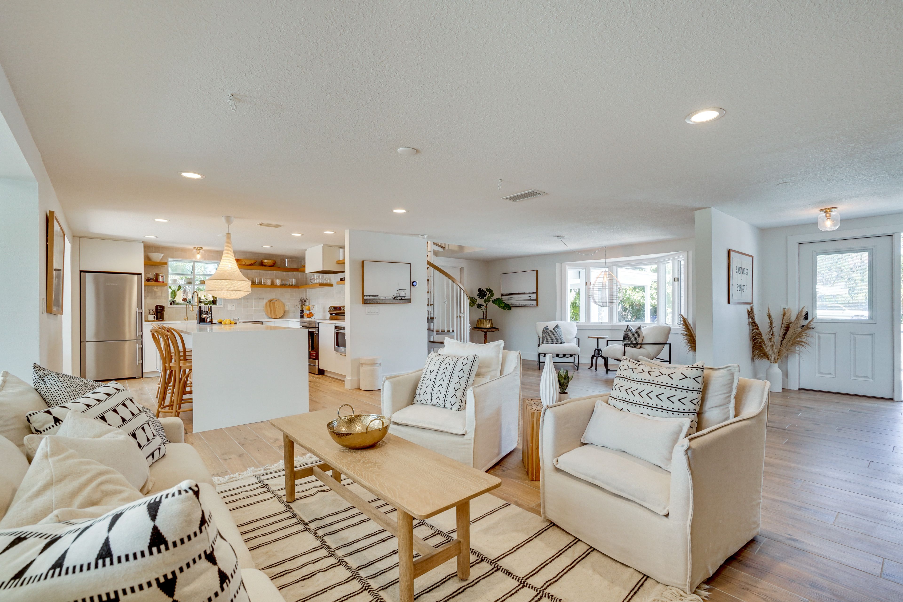 Living Room | Free WiFi | Smart TV | Central A/C | 1st Floor