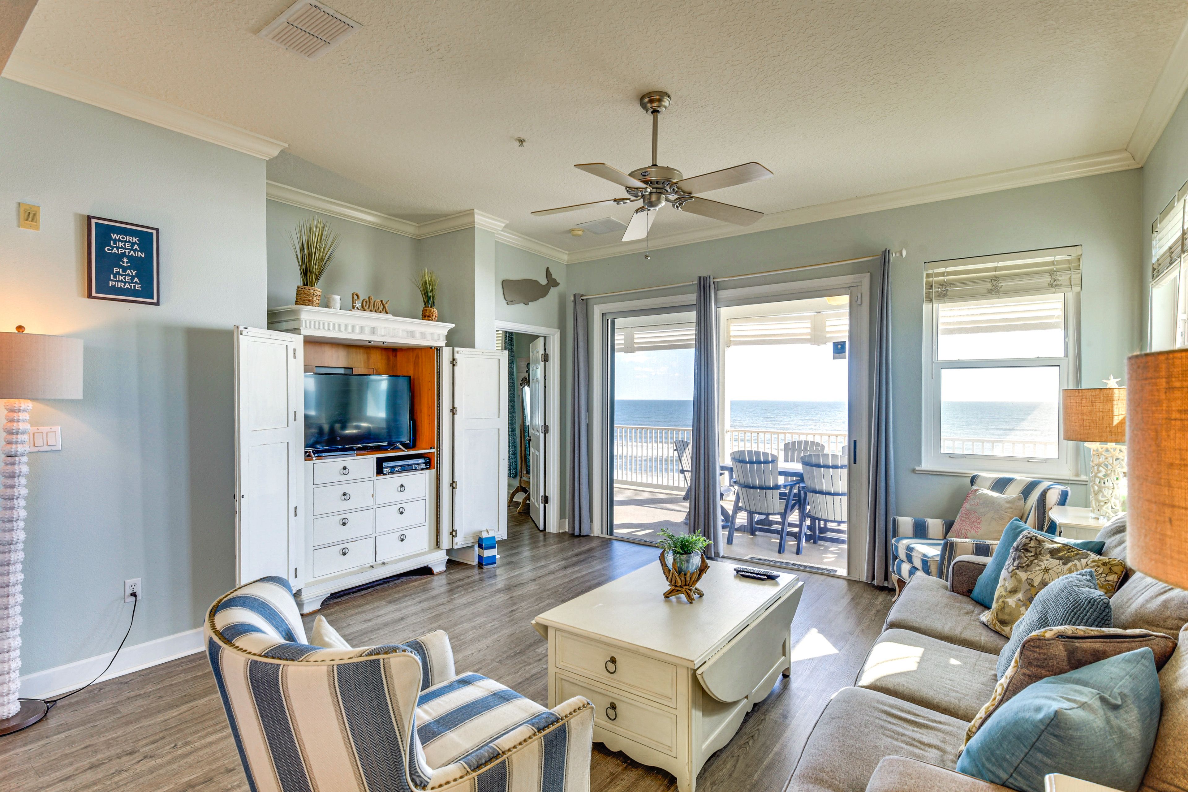 Interior | 5th-Floor Condo w/ Elevator Access | In-Unit Laundry