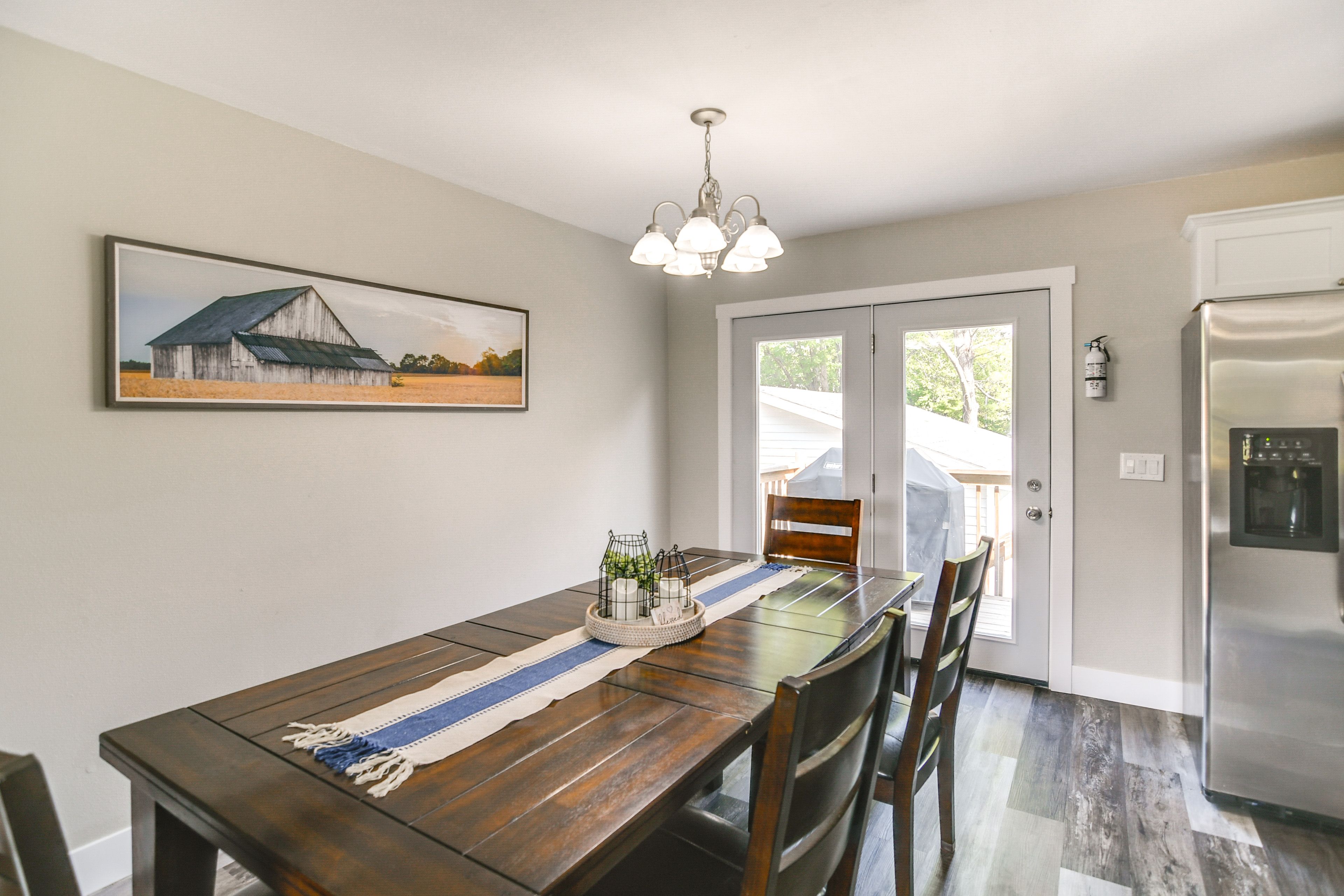 Dining Area | Dishware/Flatware Provided | Upper Level