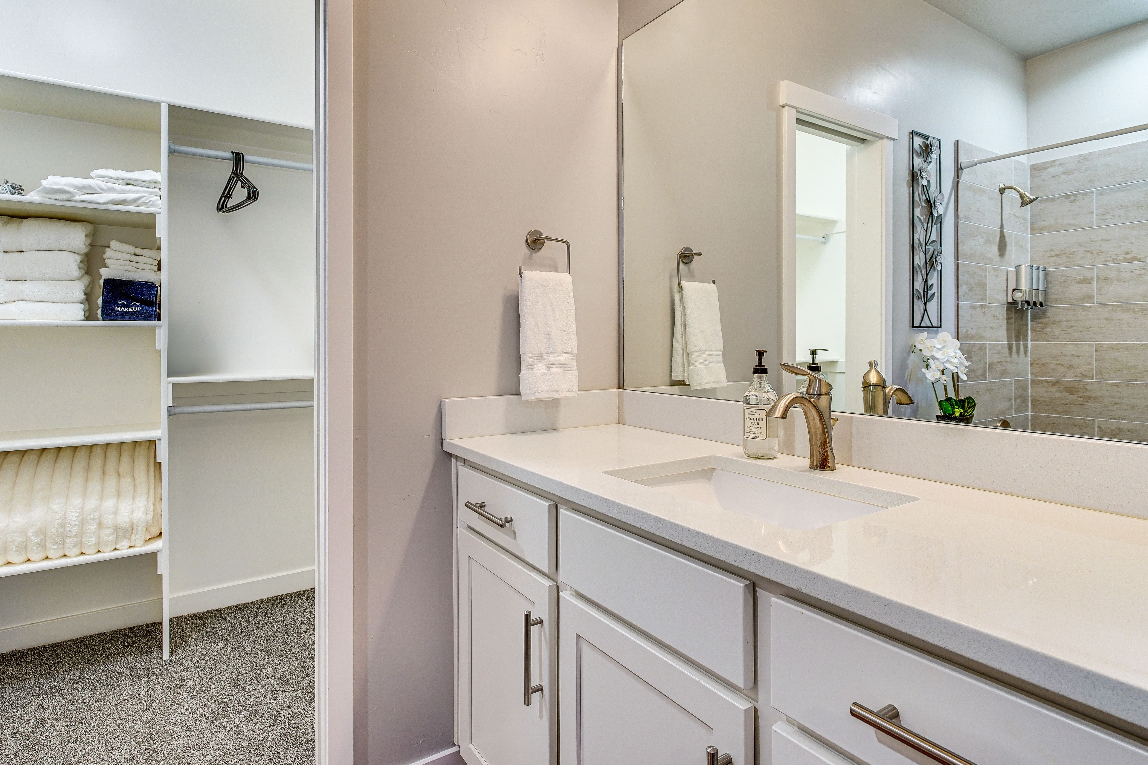 Bathroom | 2nd Floor