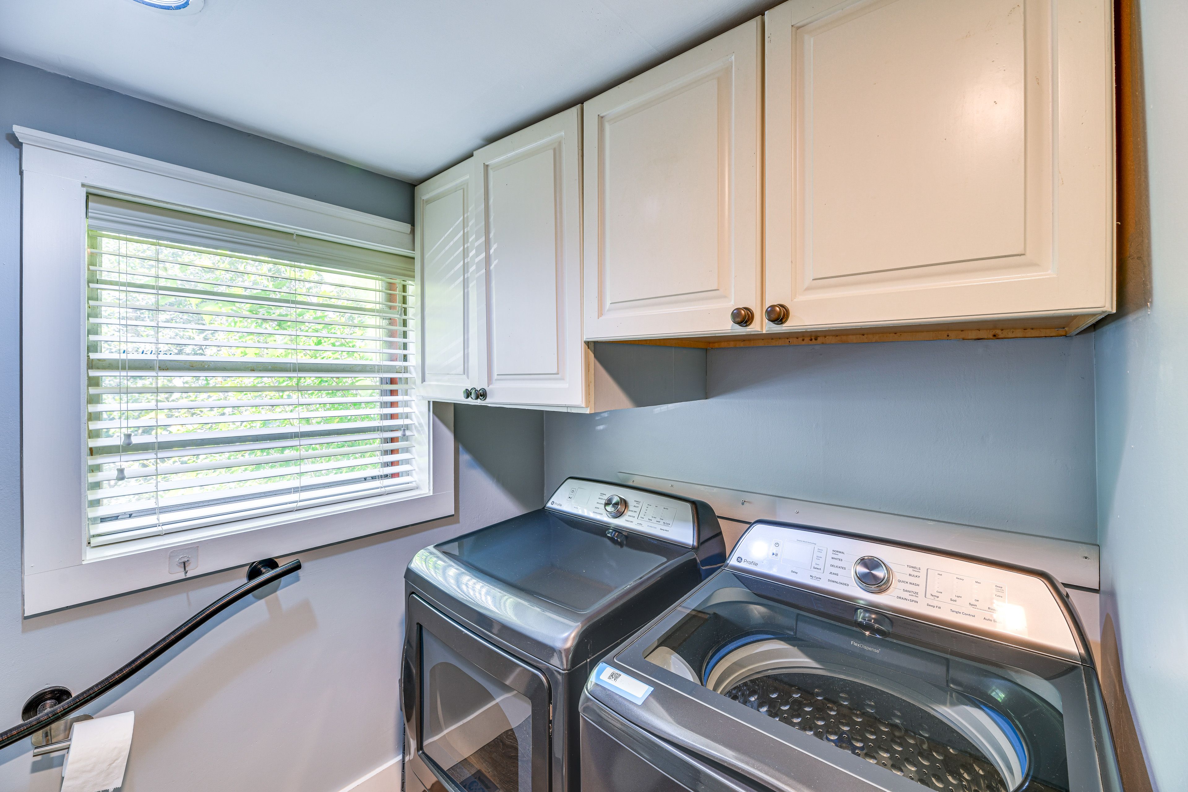 Laundry Room | Washer & Dryer