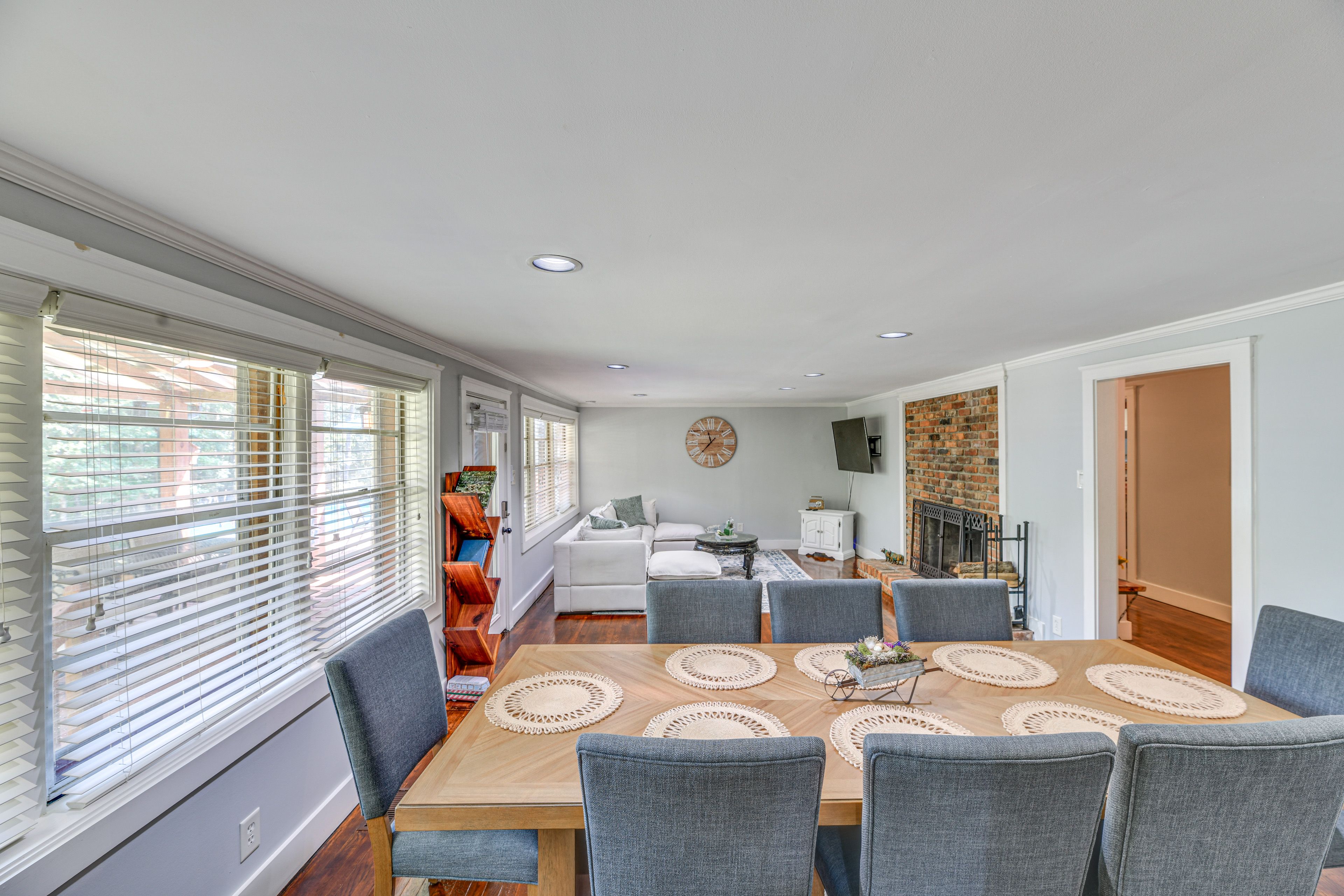 Dining Area | Dishware & Flatware