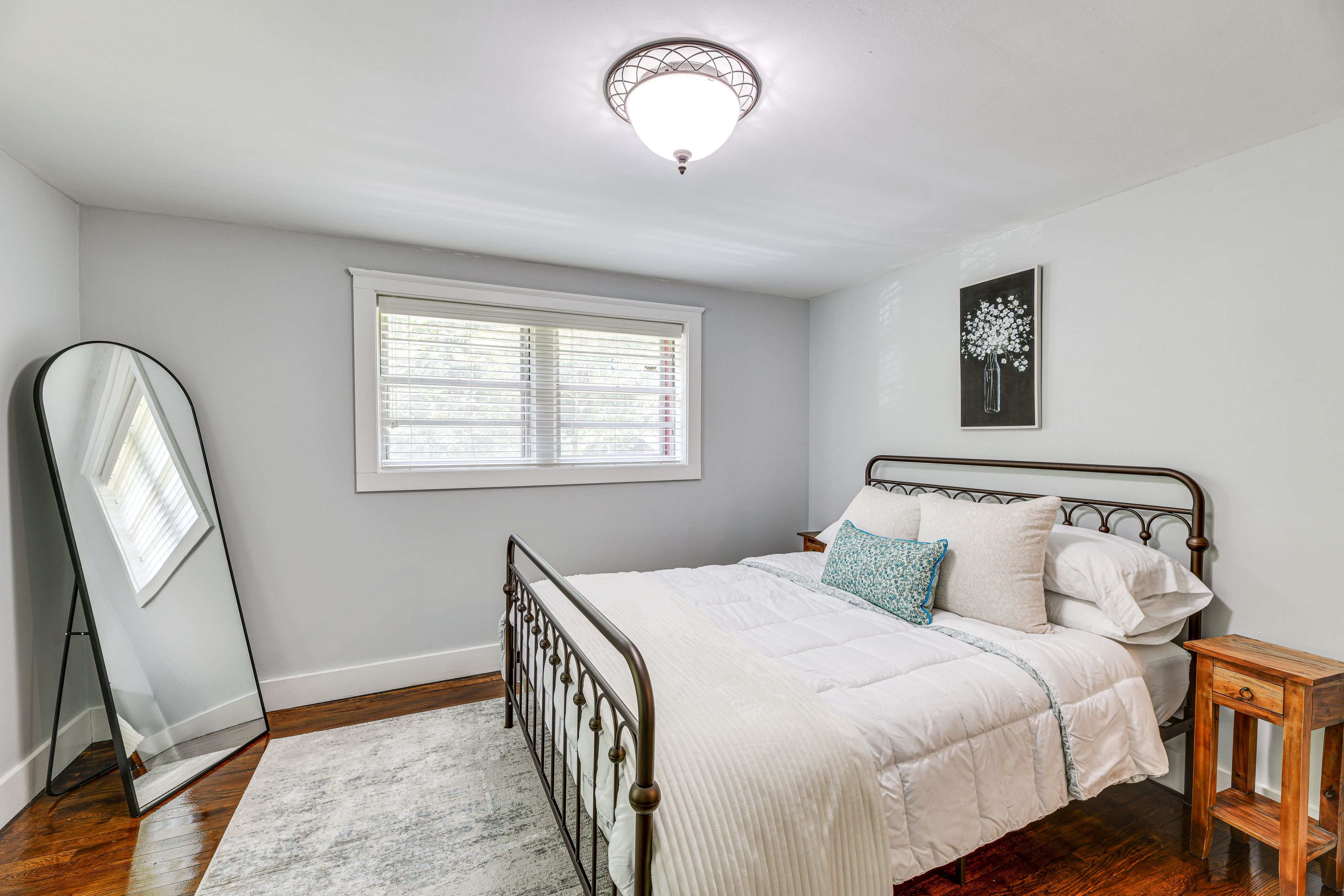 Bedroom 2 | Queen Bed