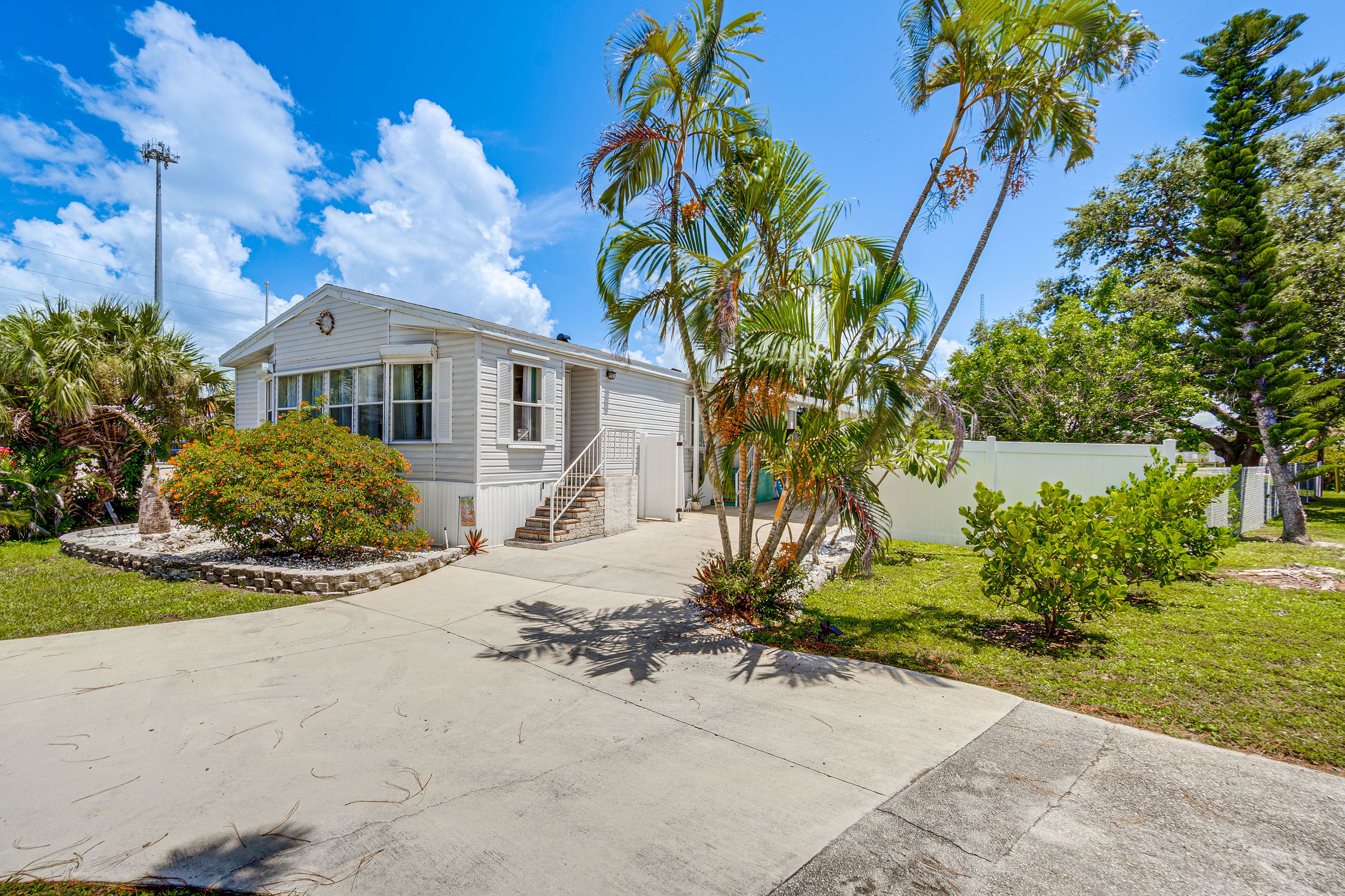 Exterior | Parking | Carport (1 Vehicle) | Driveway (2 Vehicles) | Street