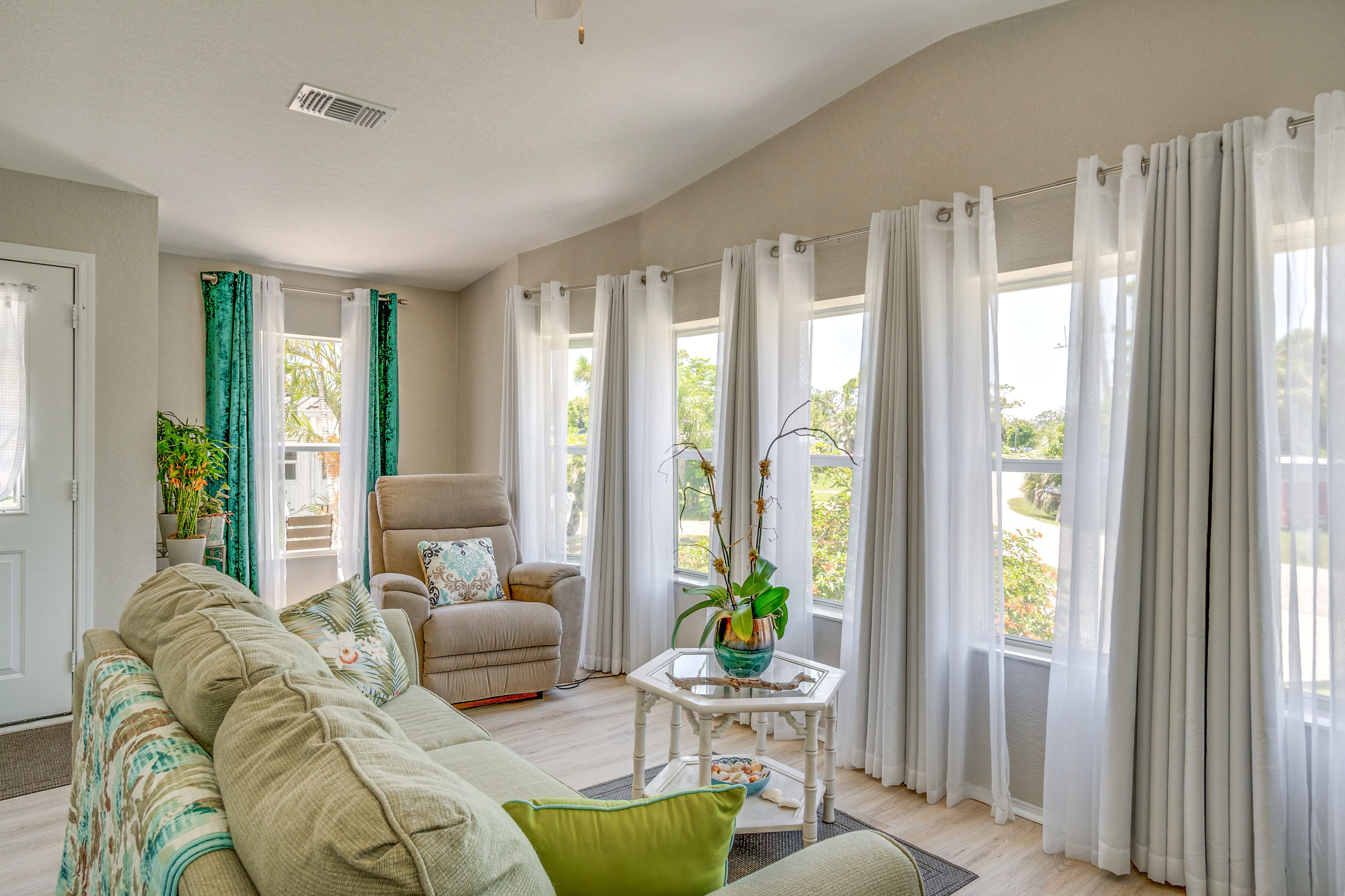 Sunroom | Desk