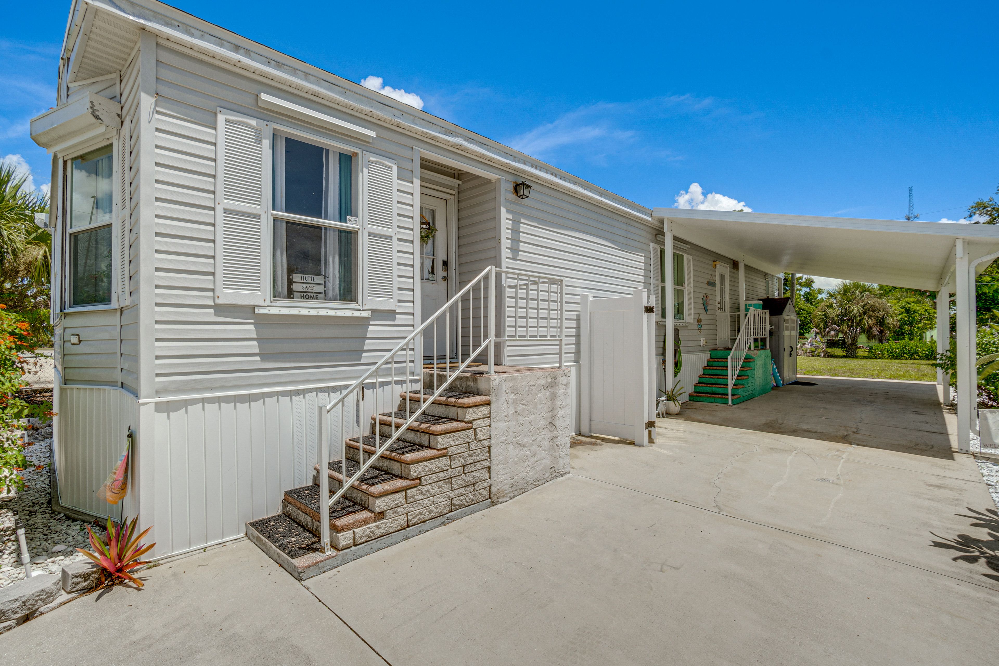 Exterior | Entryway