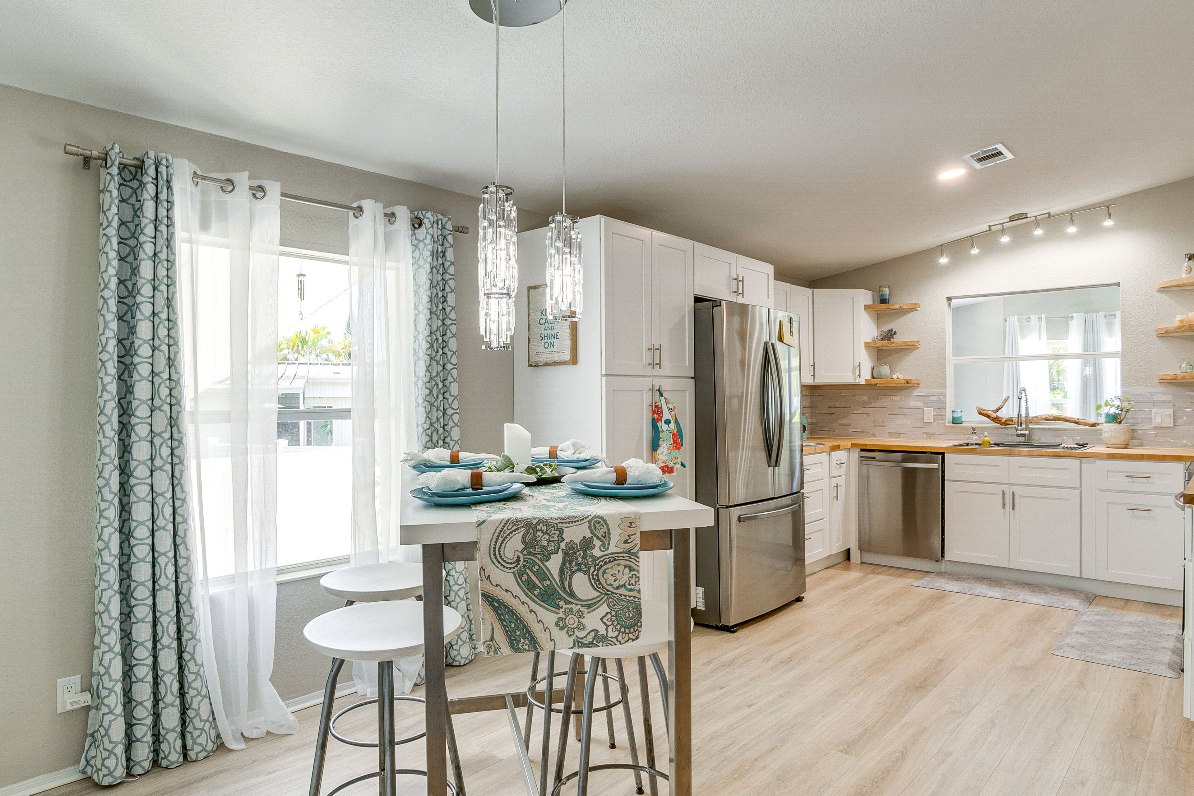 Dining Area | Dishware/Flatware