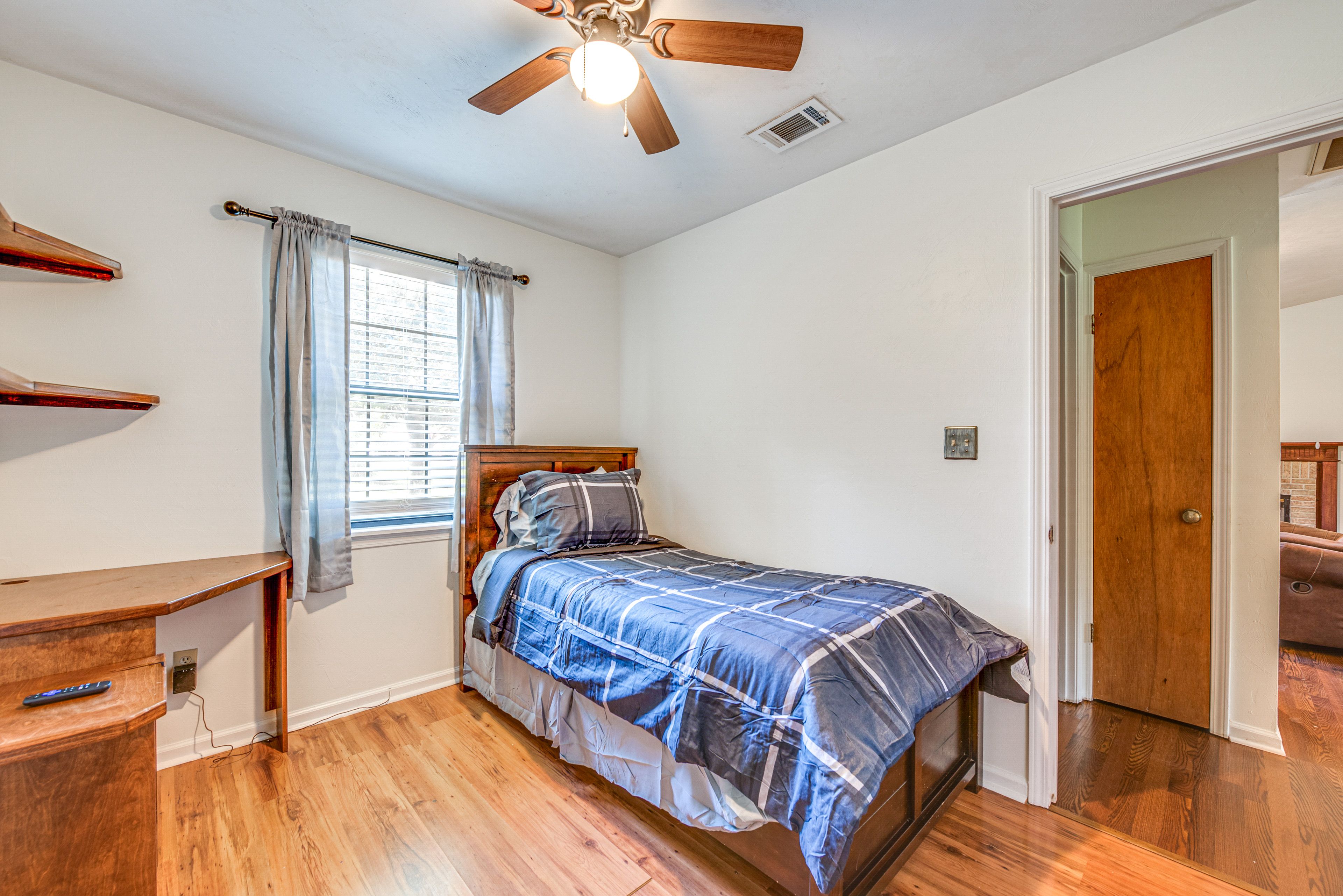 Bedroom 3 | Twin Bed | Smart TV