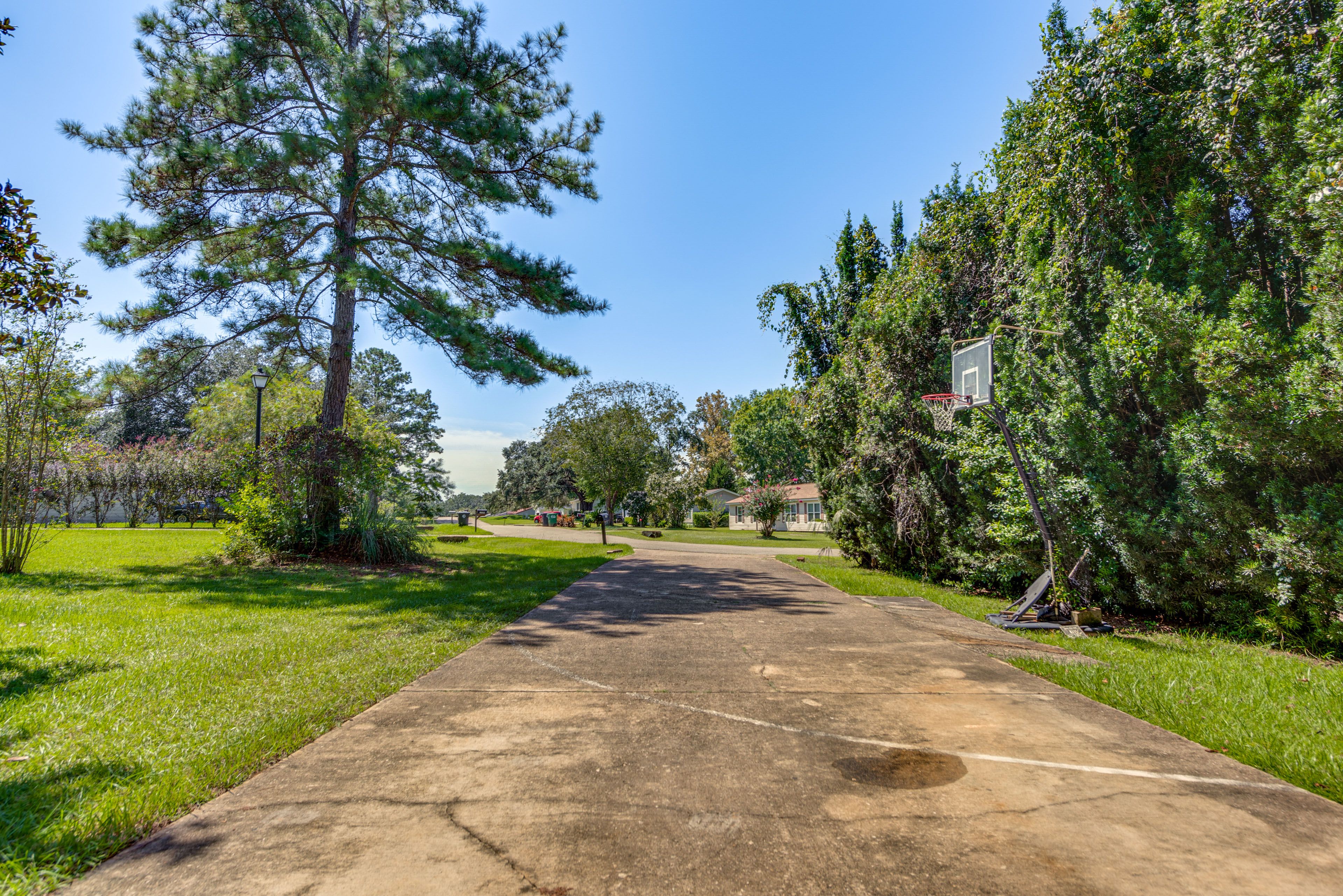 Parking | Driveway (3 Vehicles) | Trailer Parking Allowed