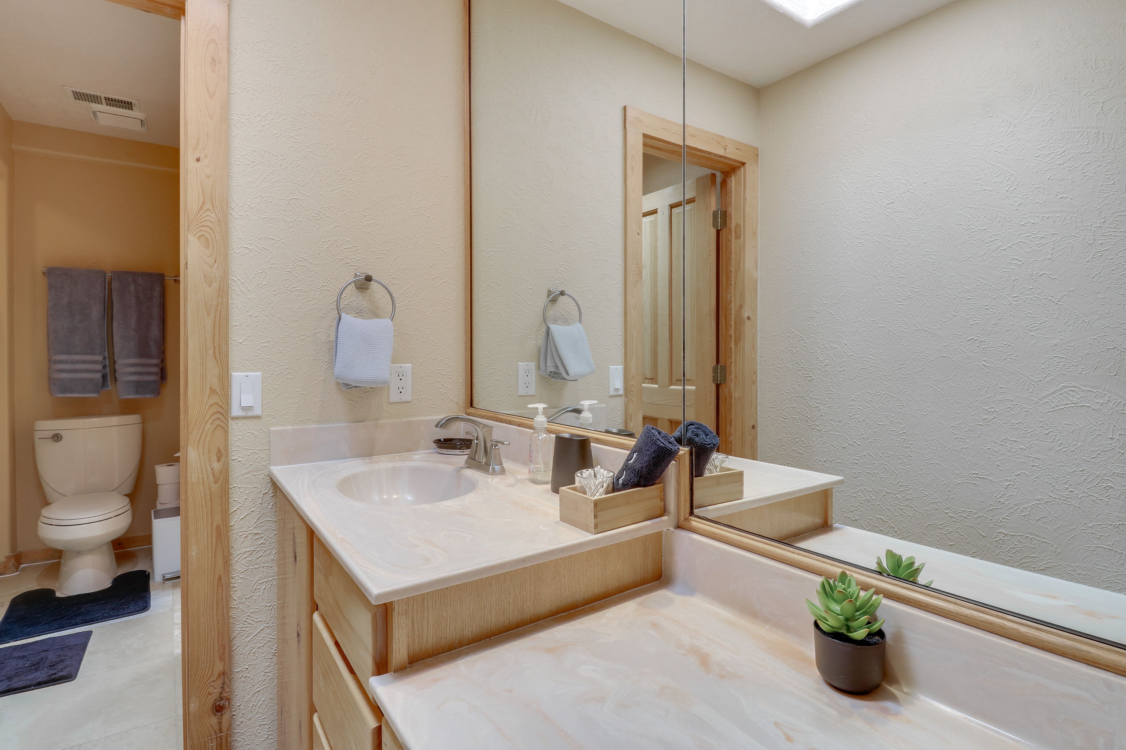 Full Bathroom | 2nd Floor