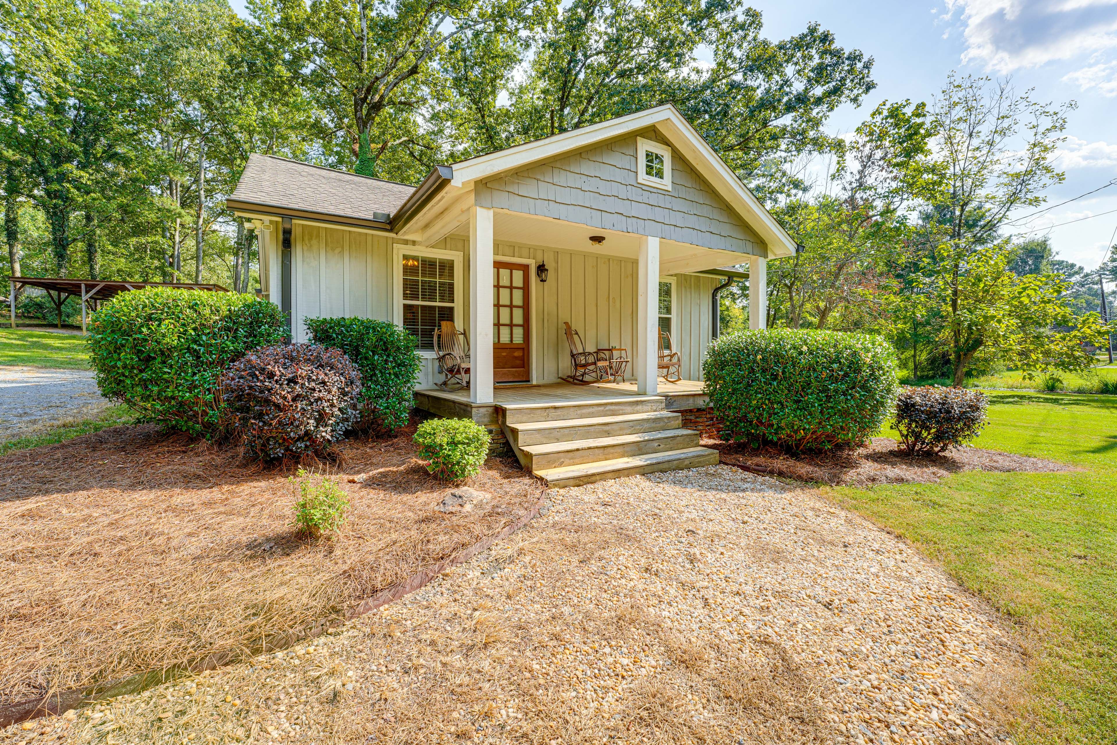 House Exterior | Furnished Porch