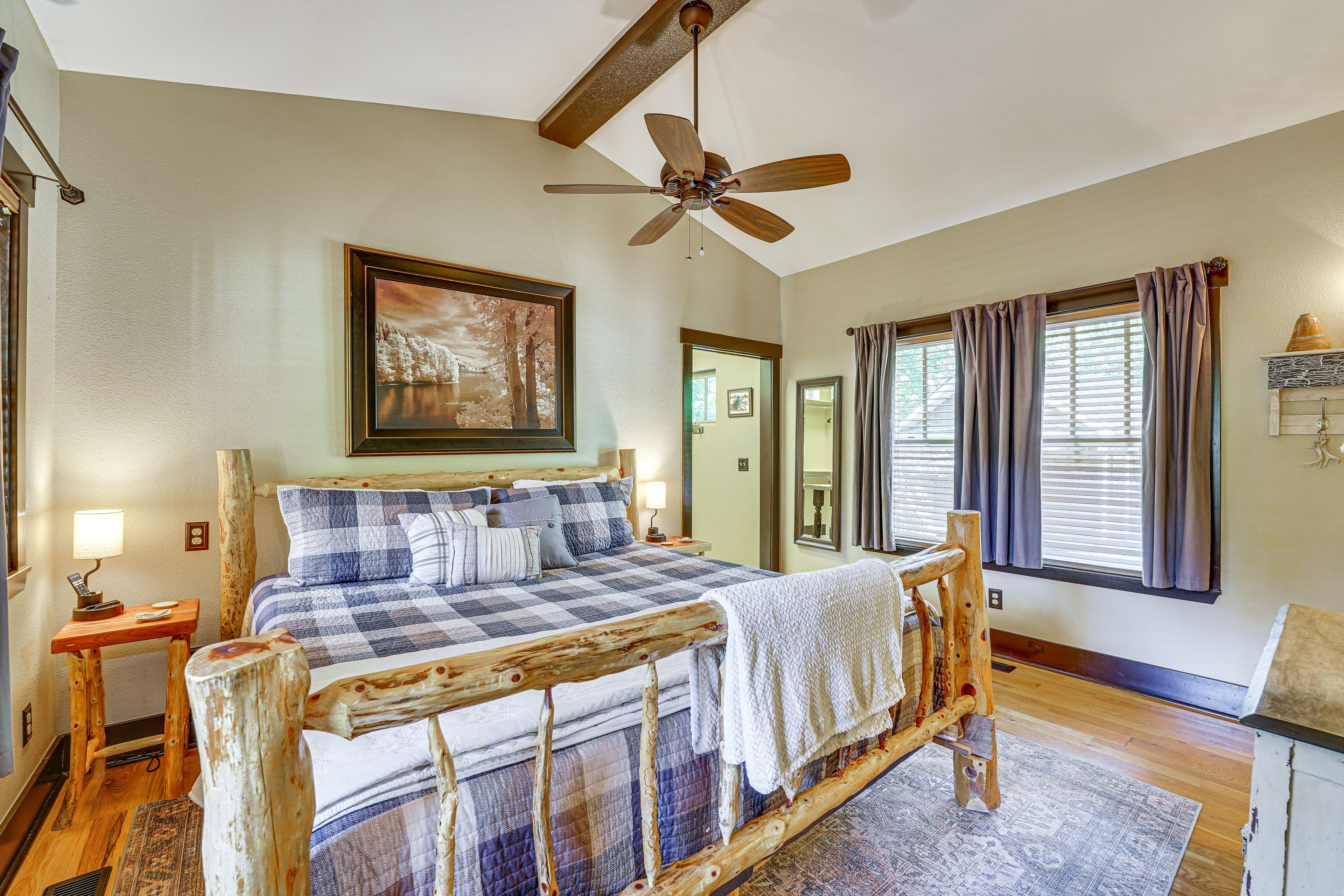 Bedroom | King Bed | Linens Provided | Washer/Dryer