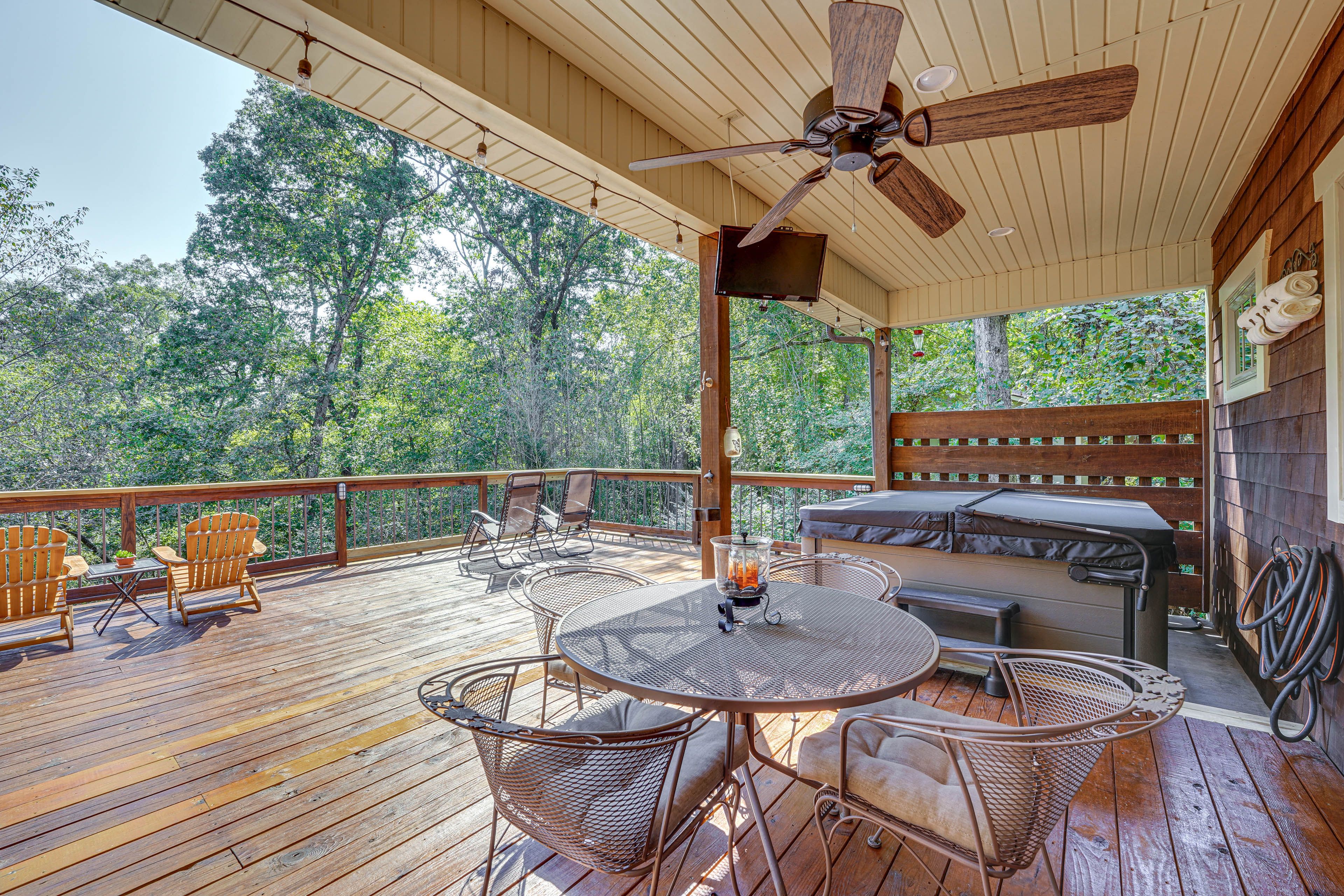 Fayetteville Vacation Rental | 1BR | 1BA | 1,100 Sq Ft | 5 Steps to Enter
