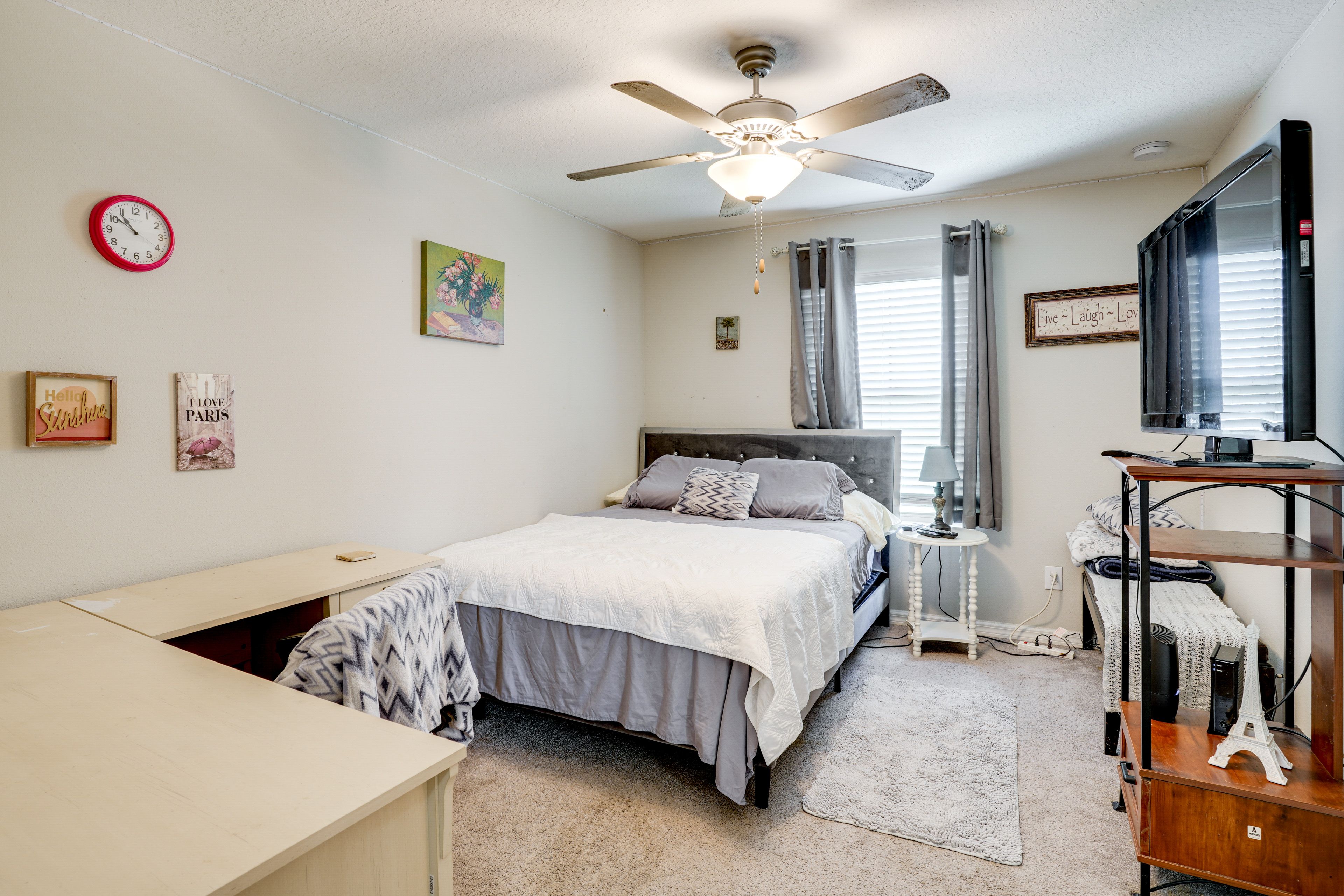Bedroom | Queen Bed | Linens Provided | 2nd Floor