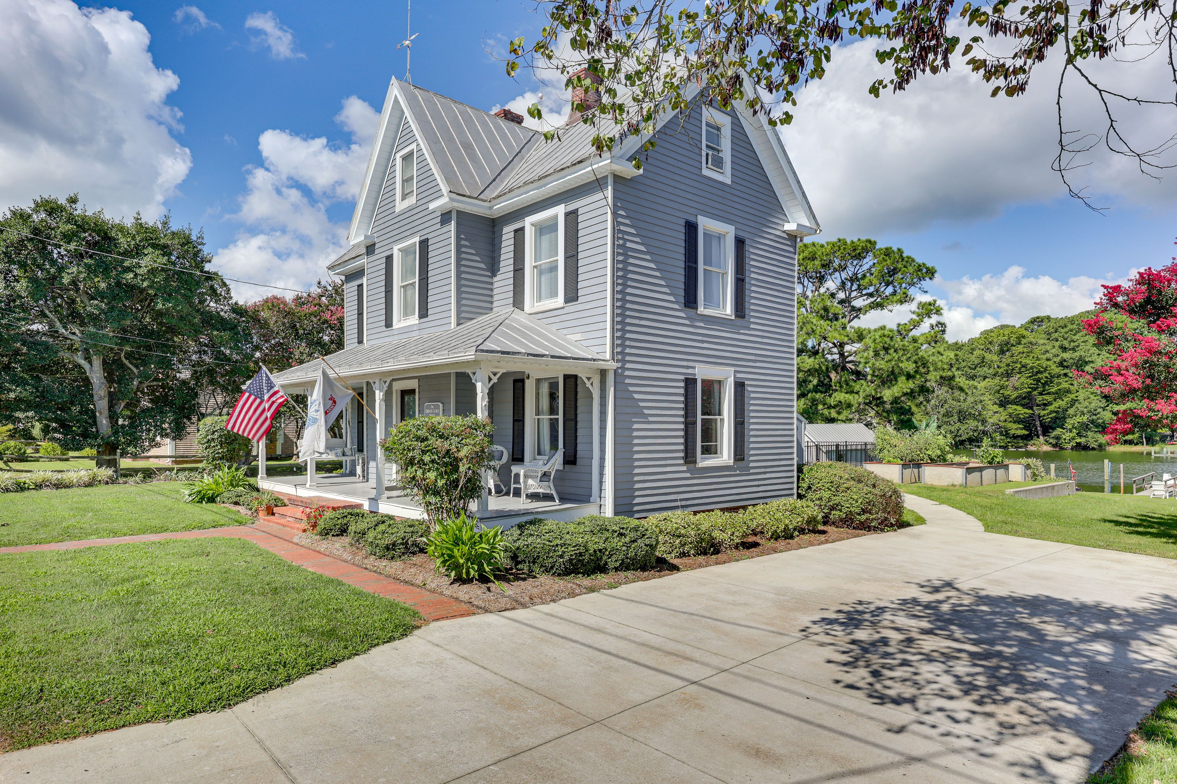 Parking | Driveway (5 Vehicles)