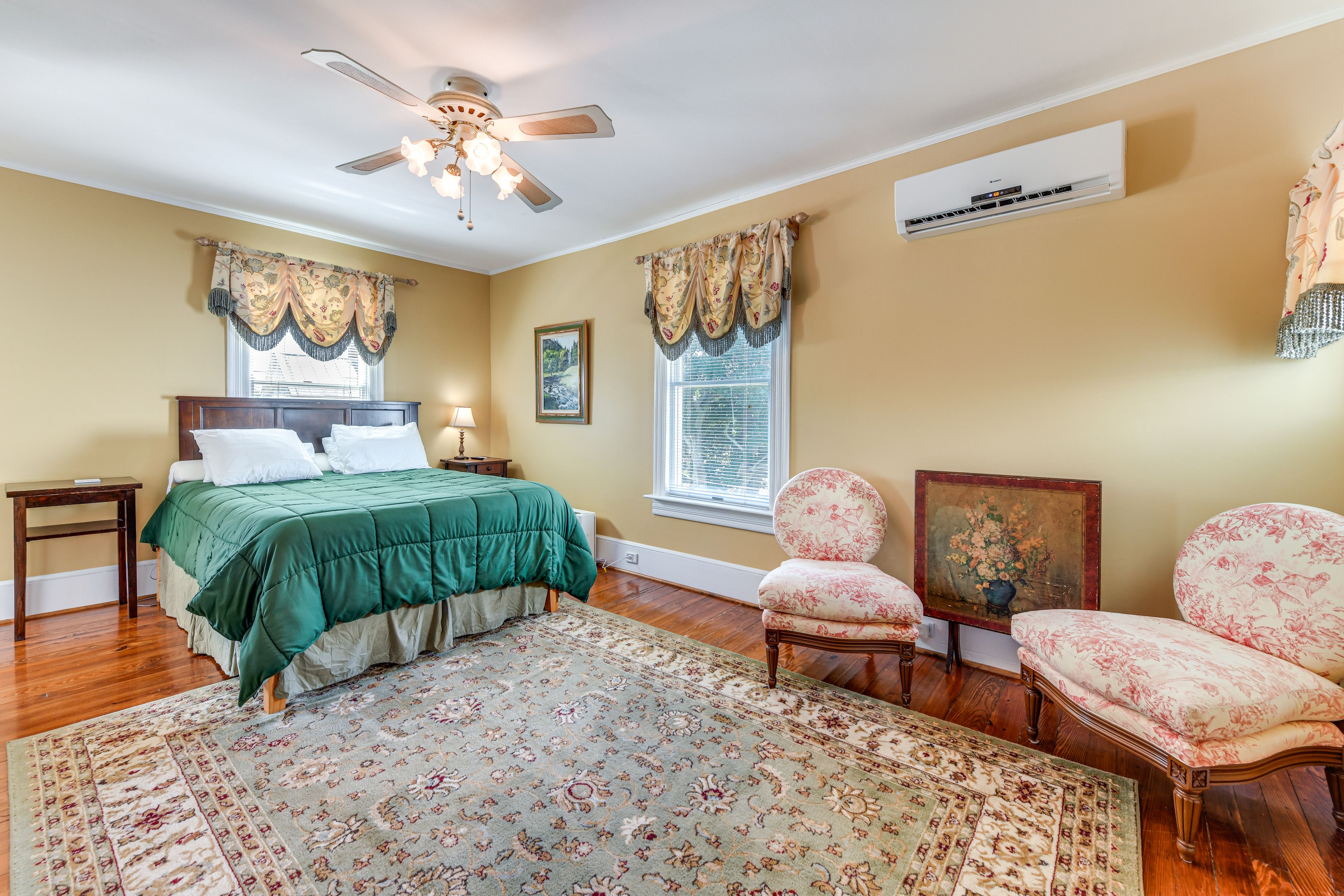 Bedroom 1 | 2nd Floor | Queen Bed | Linens Provided | Smart TV