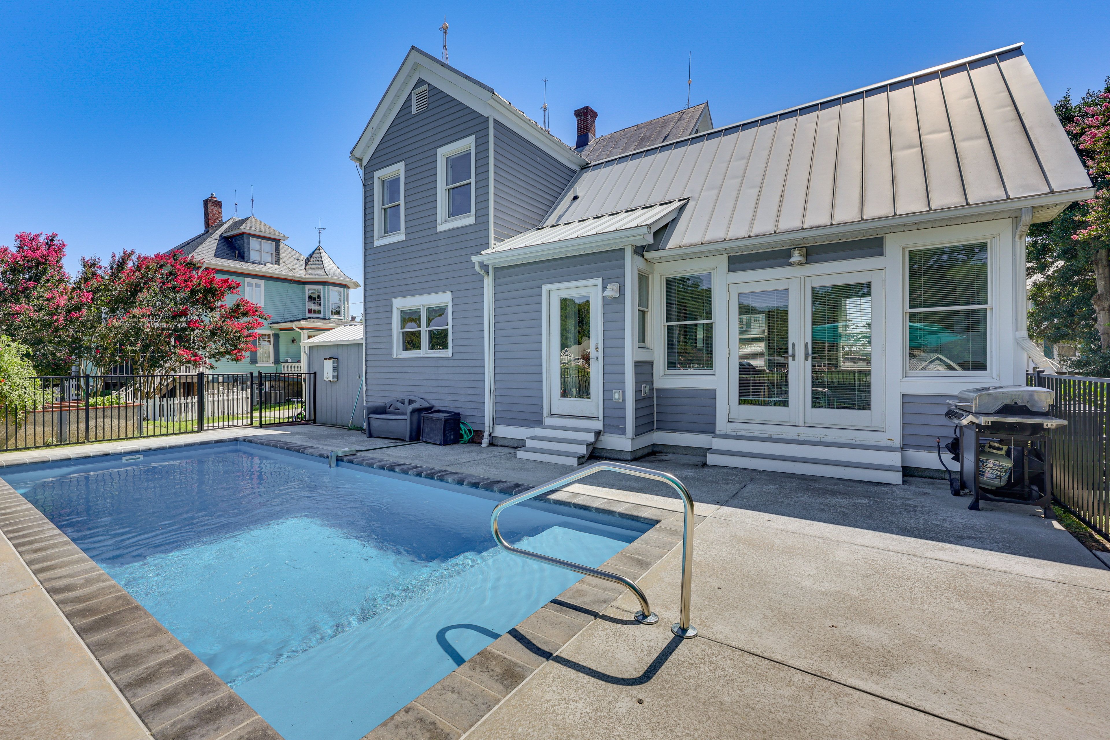 Private Outdoor Pool (Not Heated)