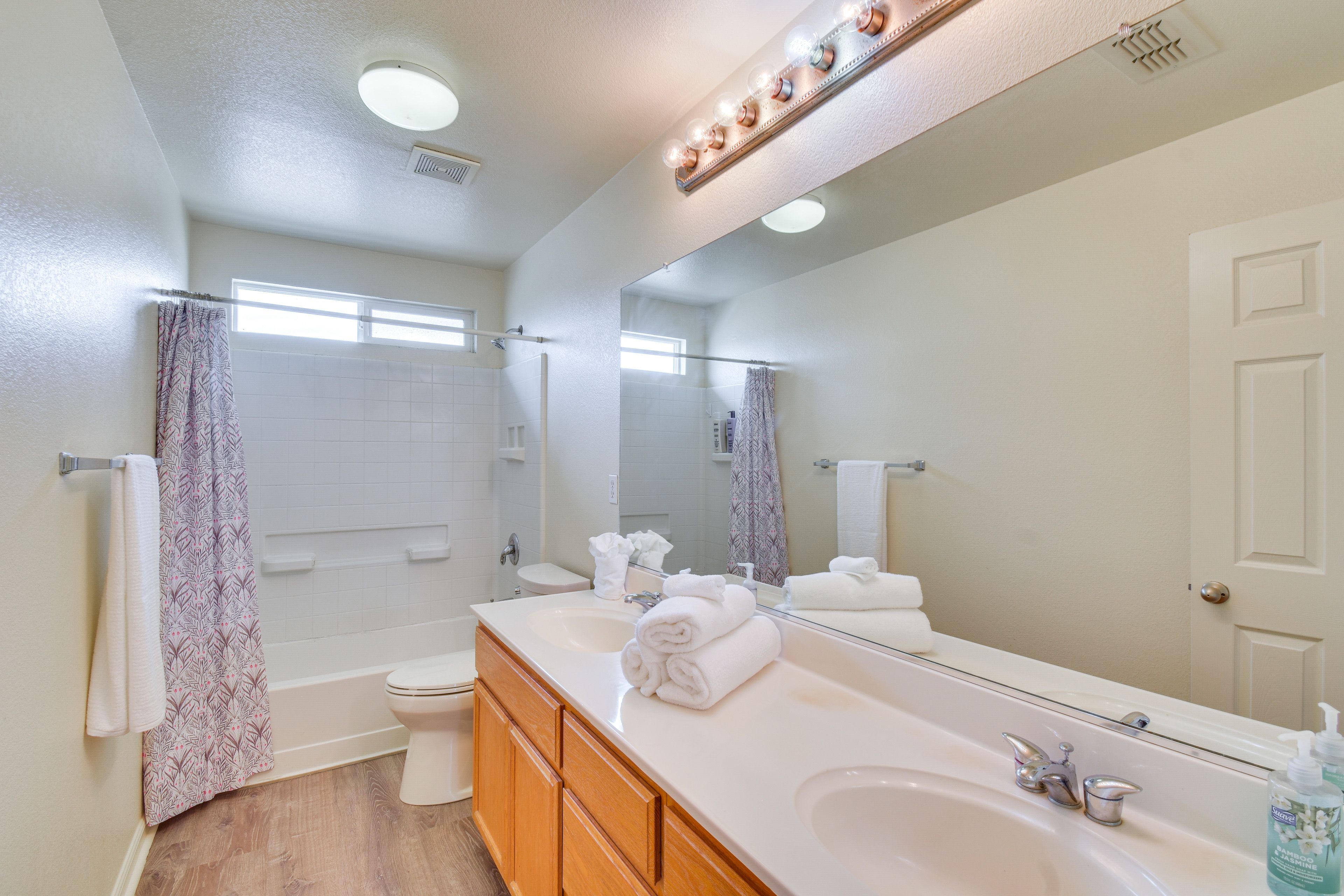 Full Bathroom | 2nd Floor