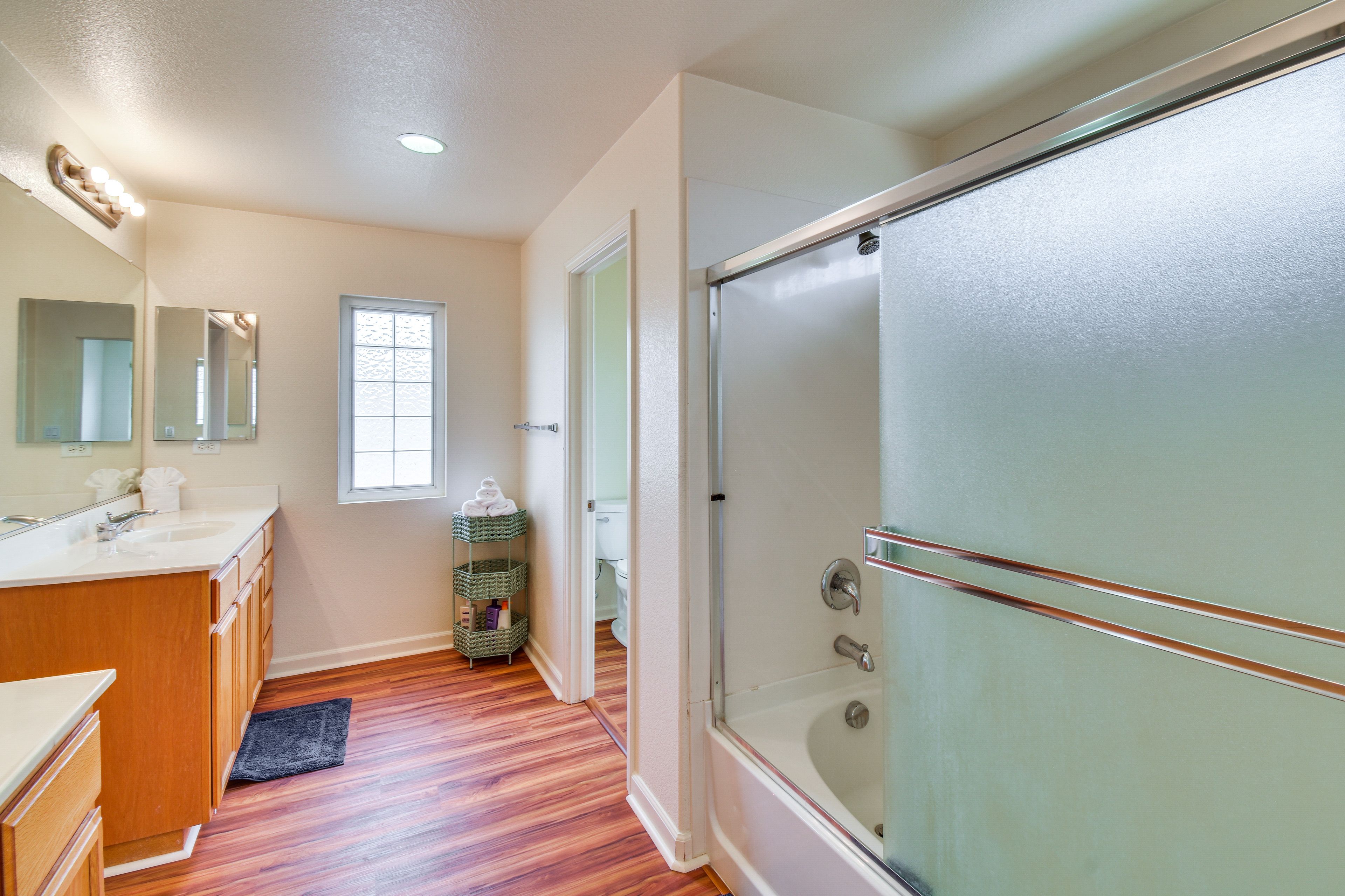 Full Bathroom | 2nd Floor