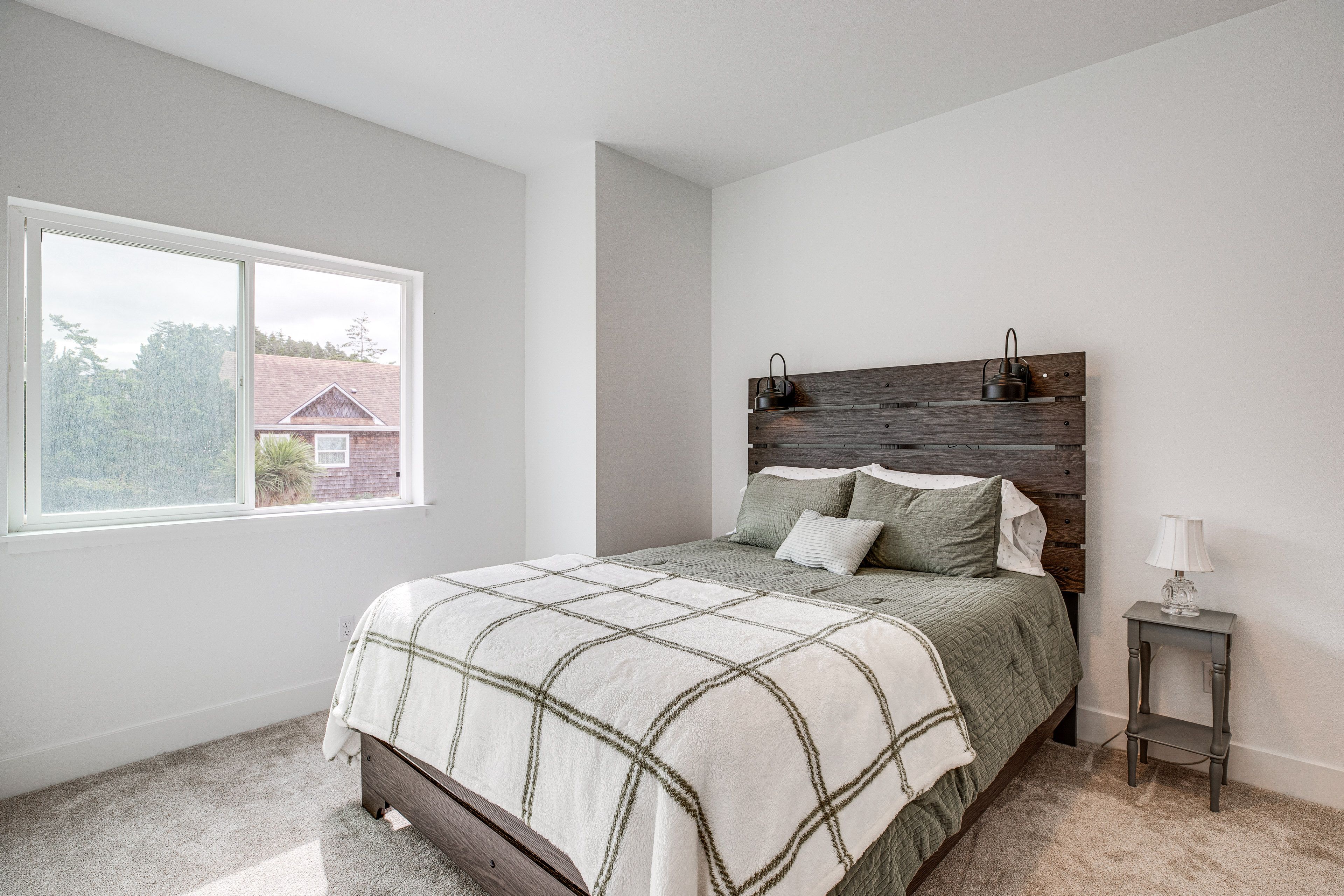 Bedroom 2 | 2nd Floor | Queen Bed