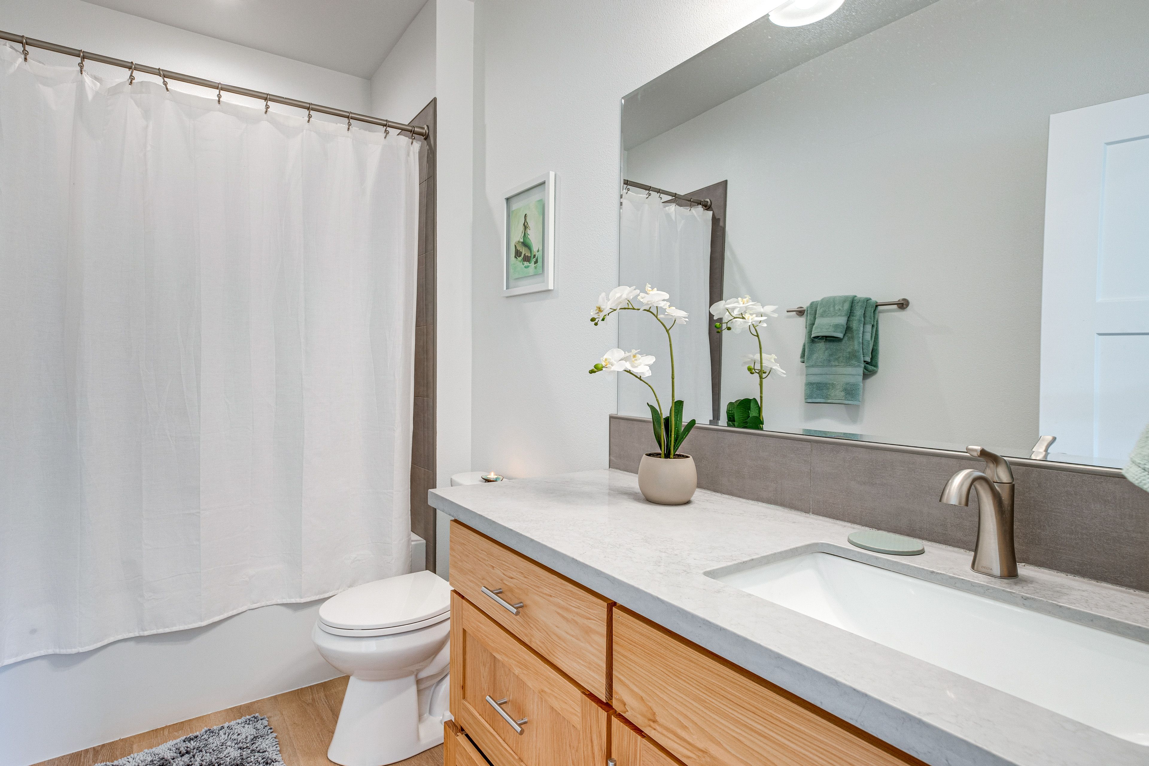 Full Bathroom | 2nd Floor