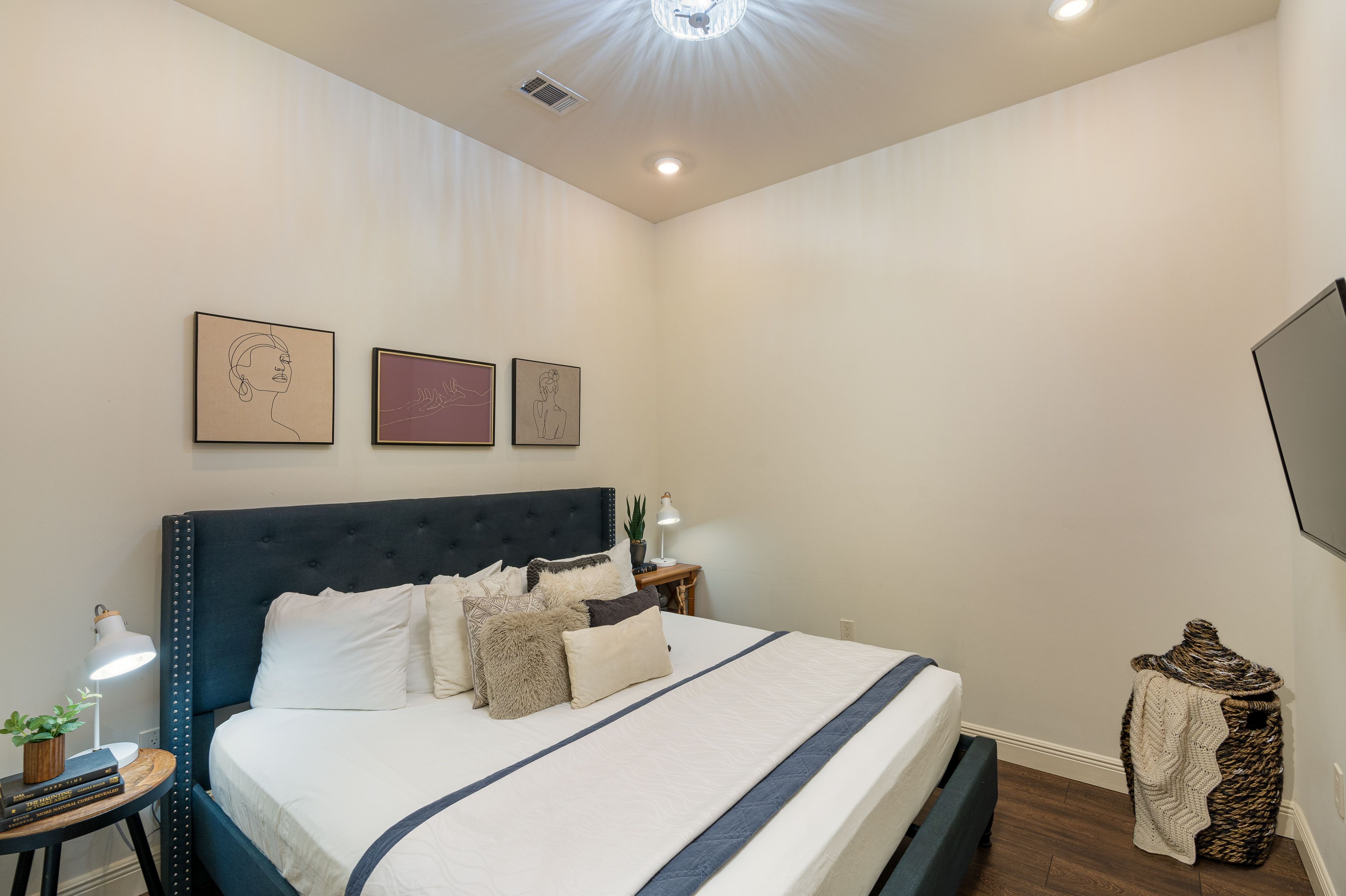 Bedroom | King Bed